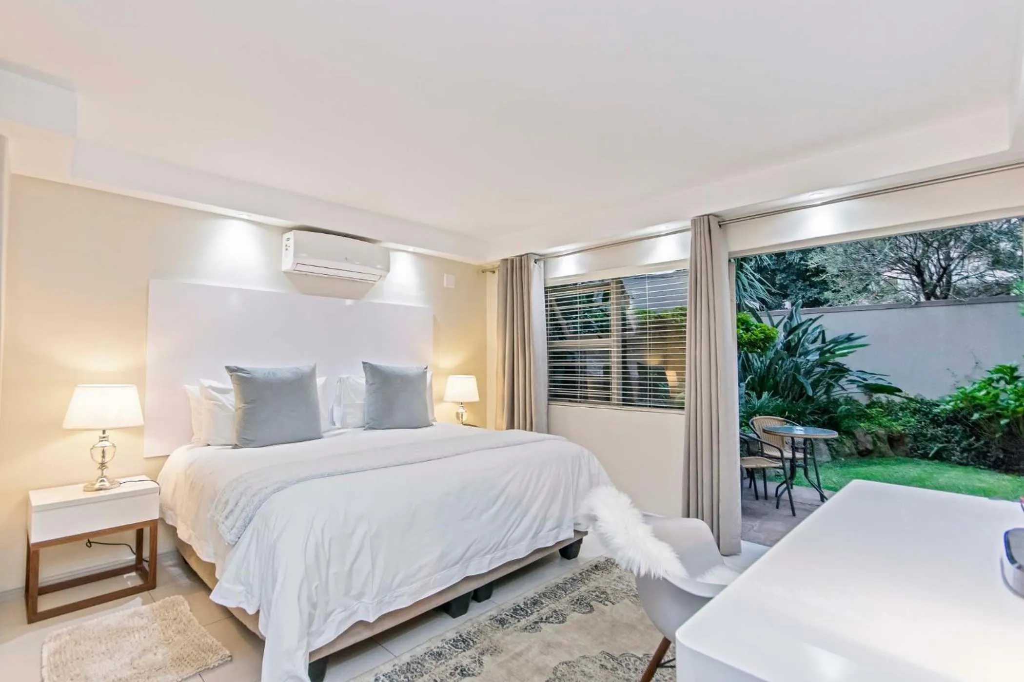 Bed in Dunton Guest House