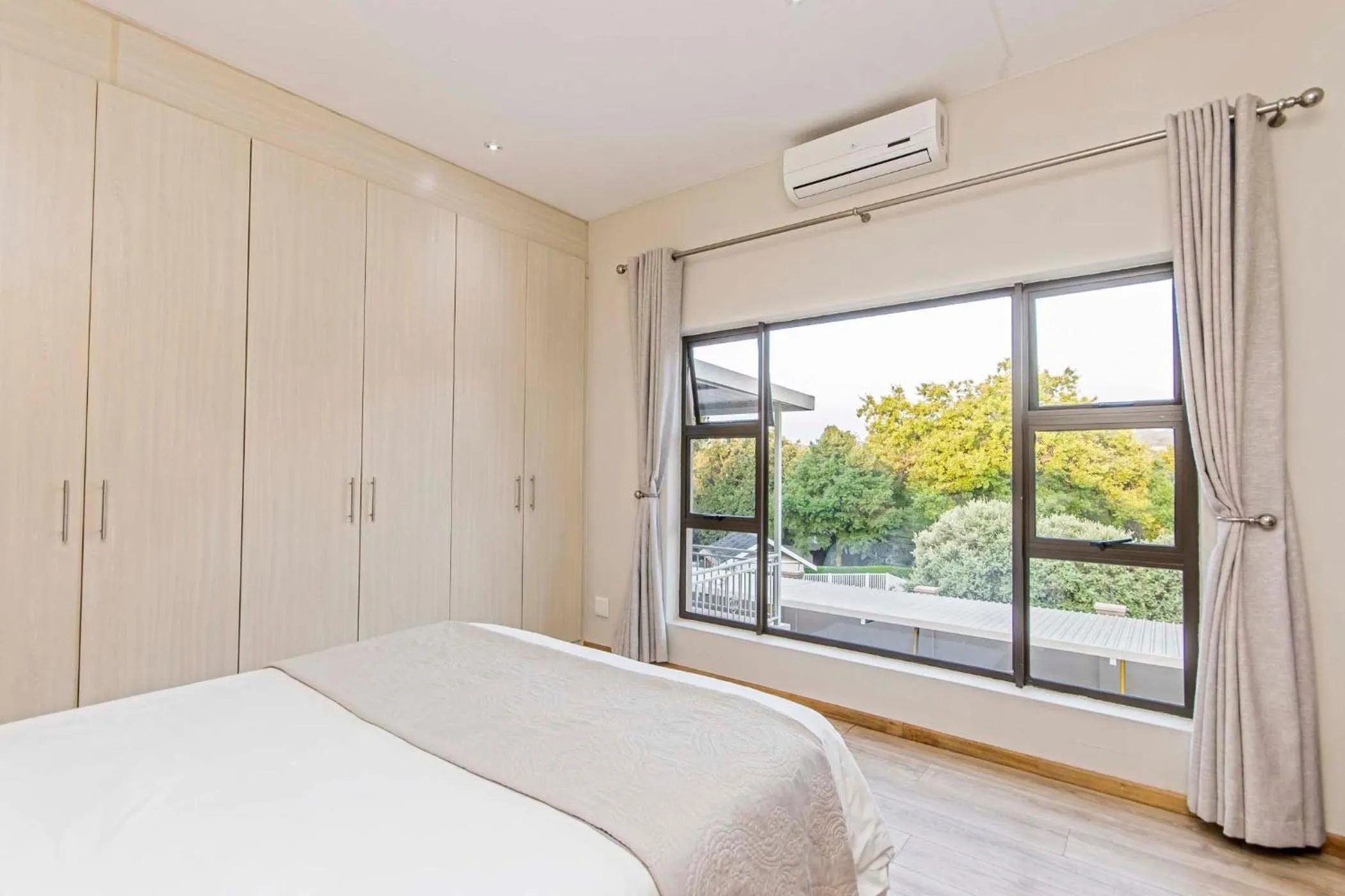 Bed in Dunton Guest House