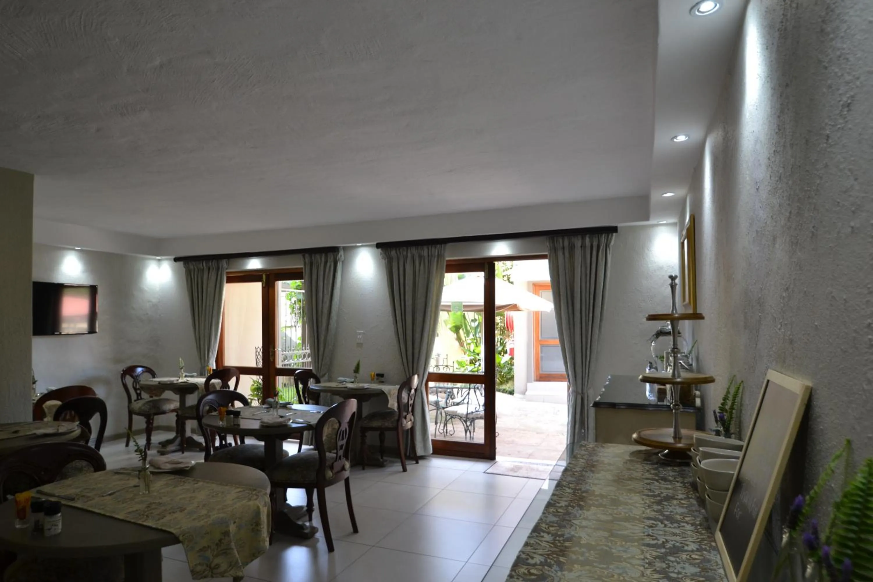 Restaurant/places to eat in Dunton Guest House