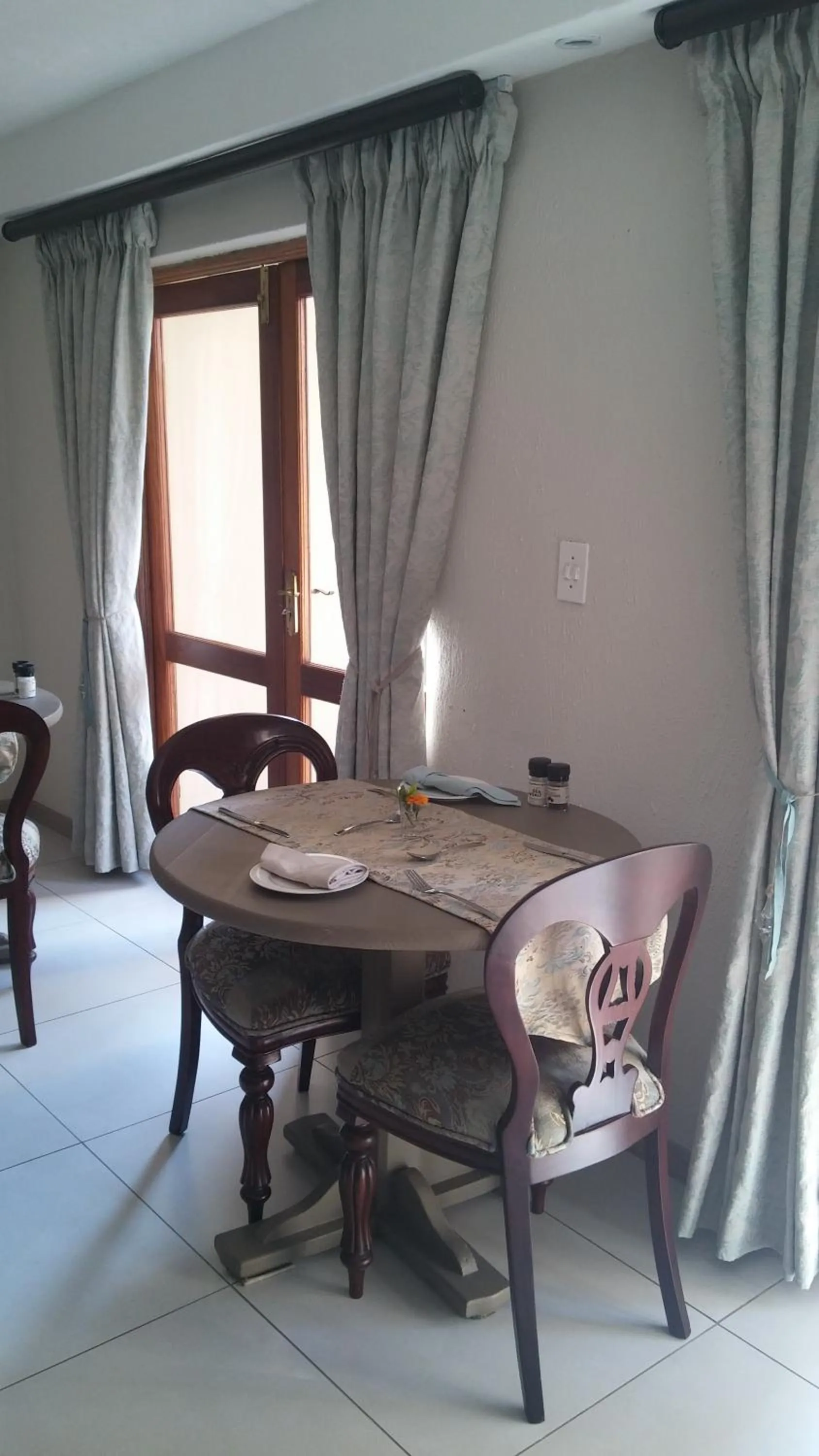 Restaurant/places to eat in Dunton Guest House