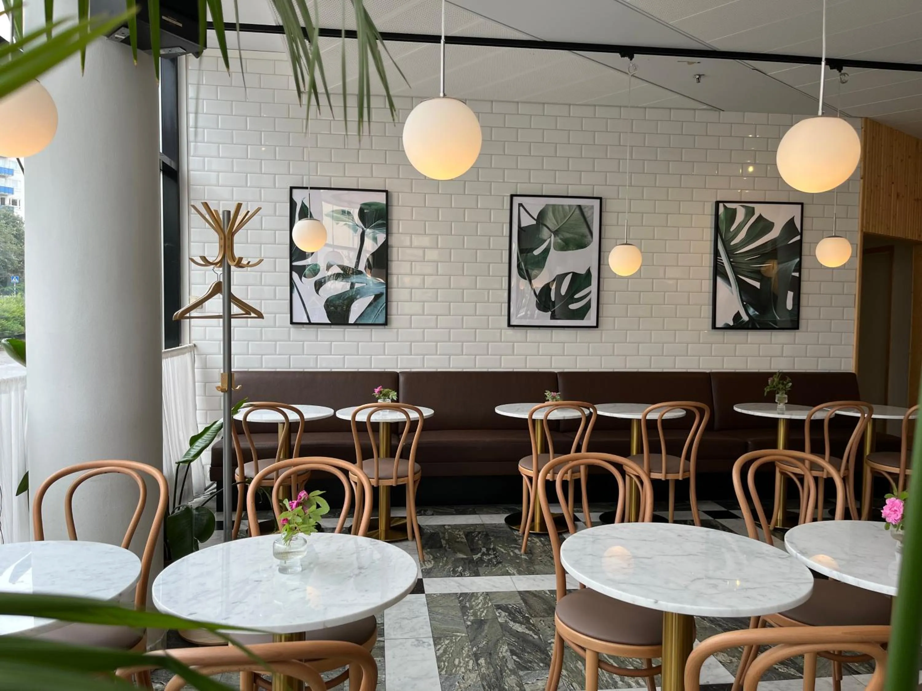 Restaurant/places to eat in 2Home Hotel Apartments