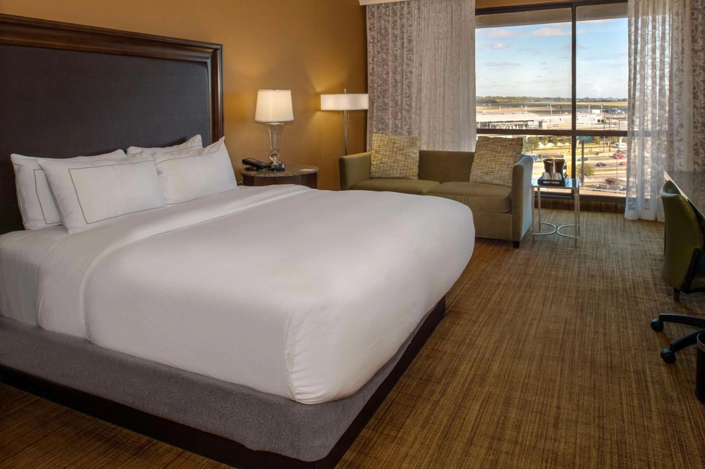 Bed in Hilton St. Louis Airport