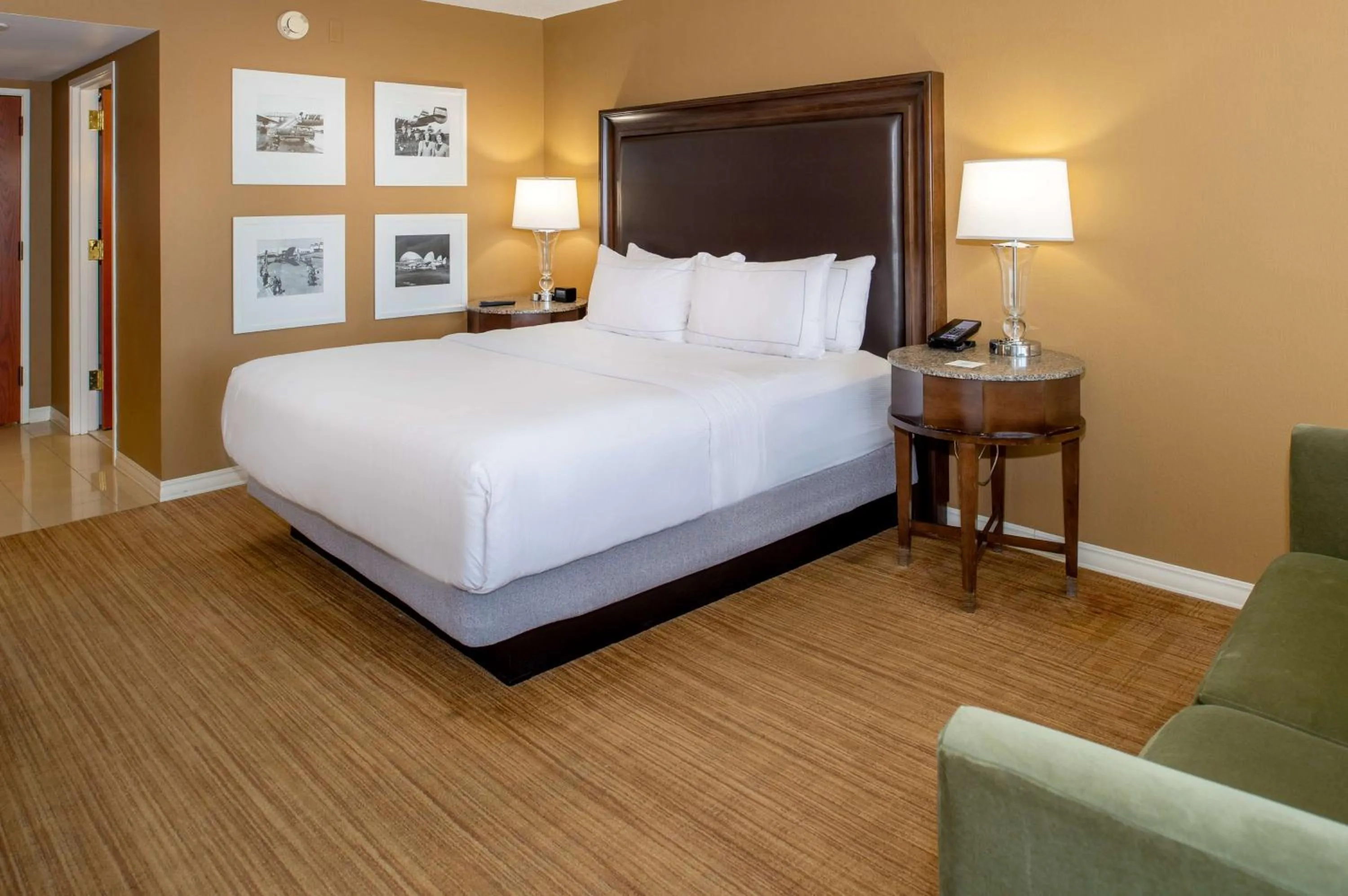 Bed in Hilton St. Louis Airport