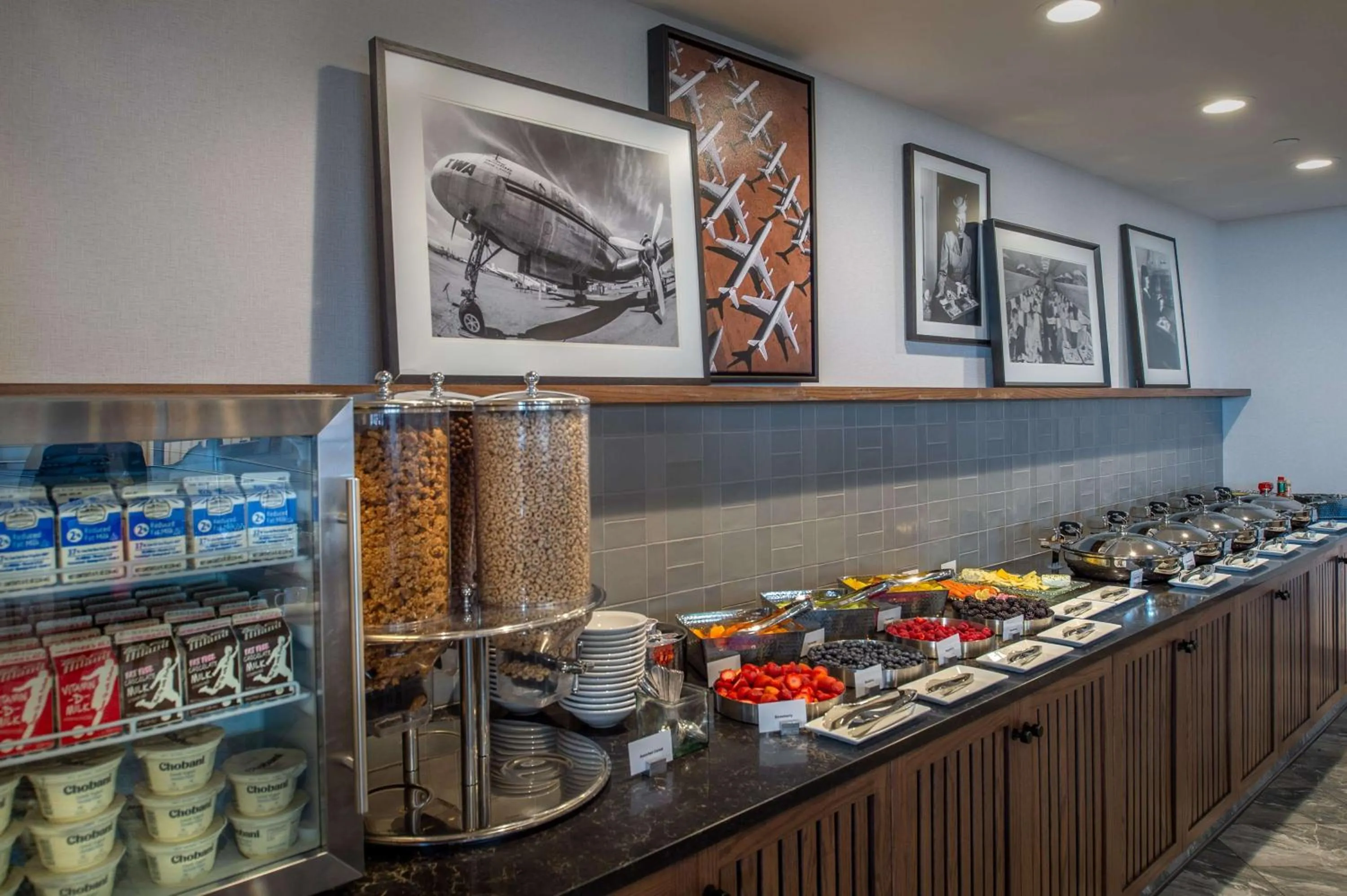 Restaurant/places to eat in Hilton St. Louis Airport