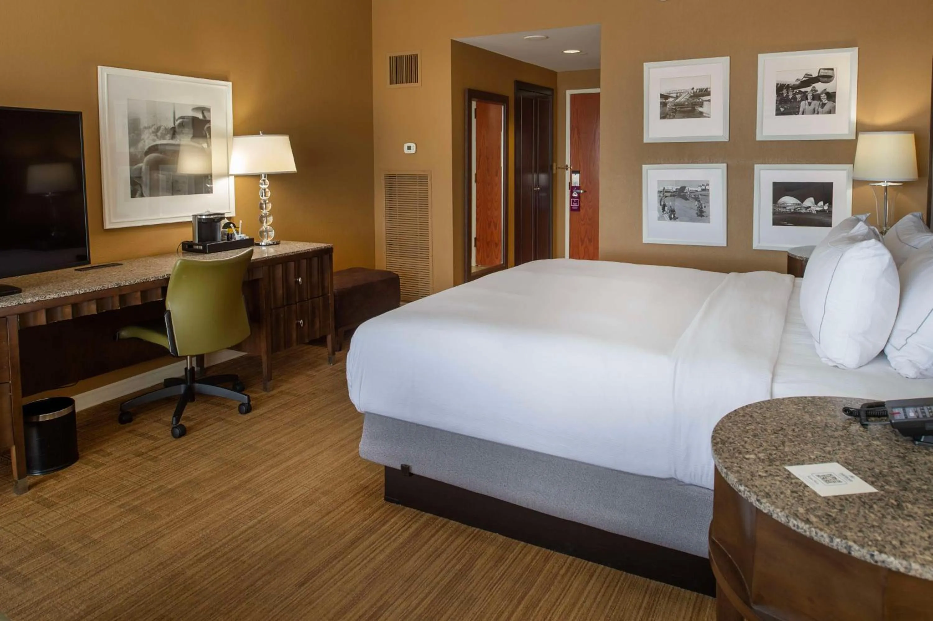 Bed in Hilton St. Louis Airport