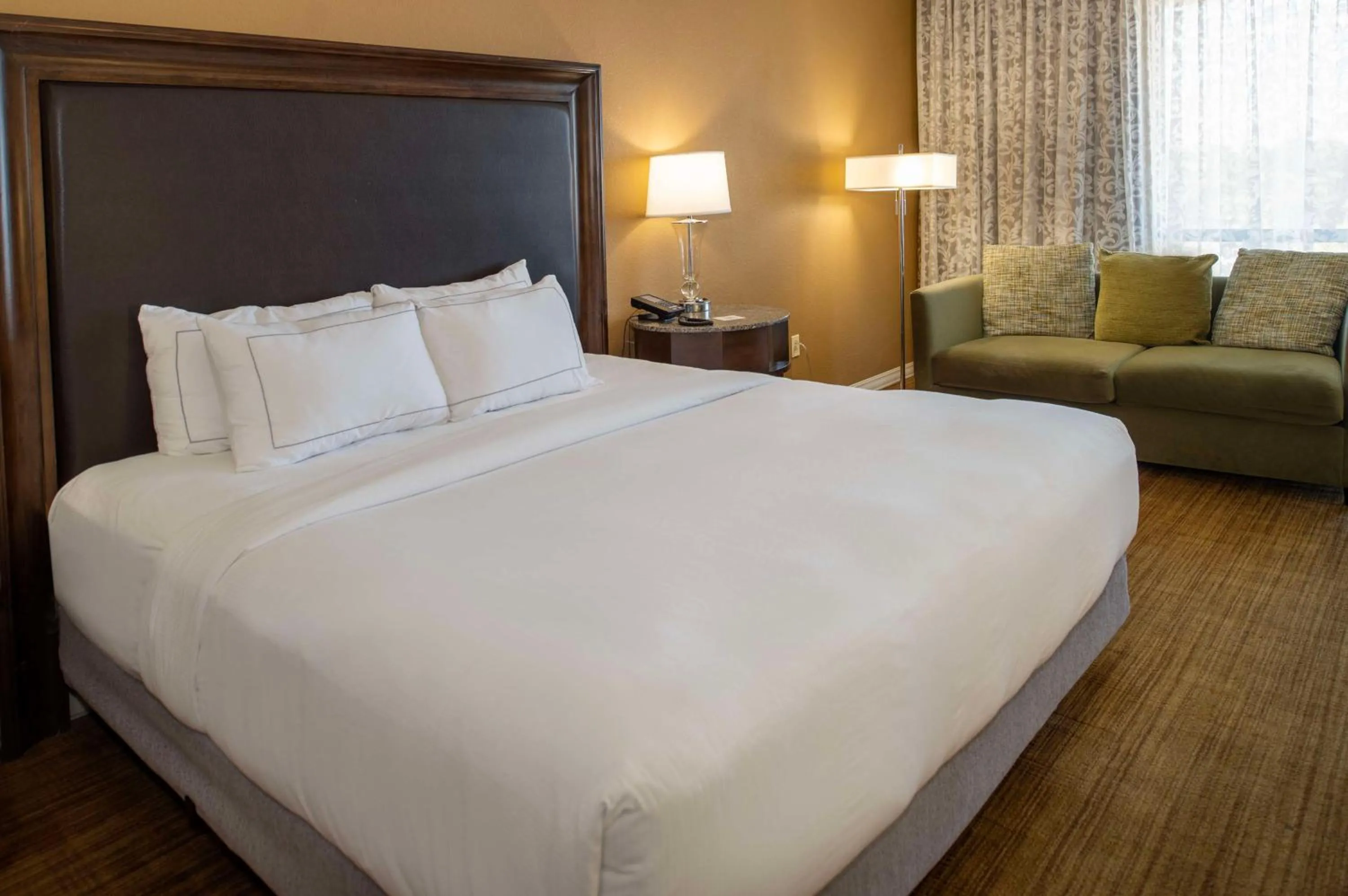 Bed in Hilton St. Louis Airport