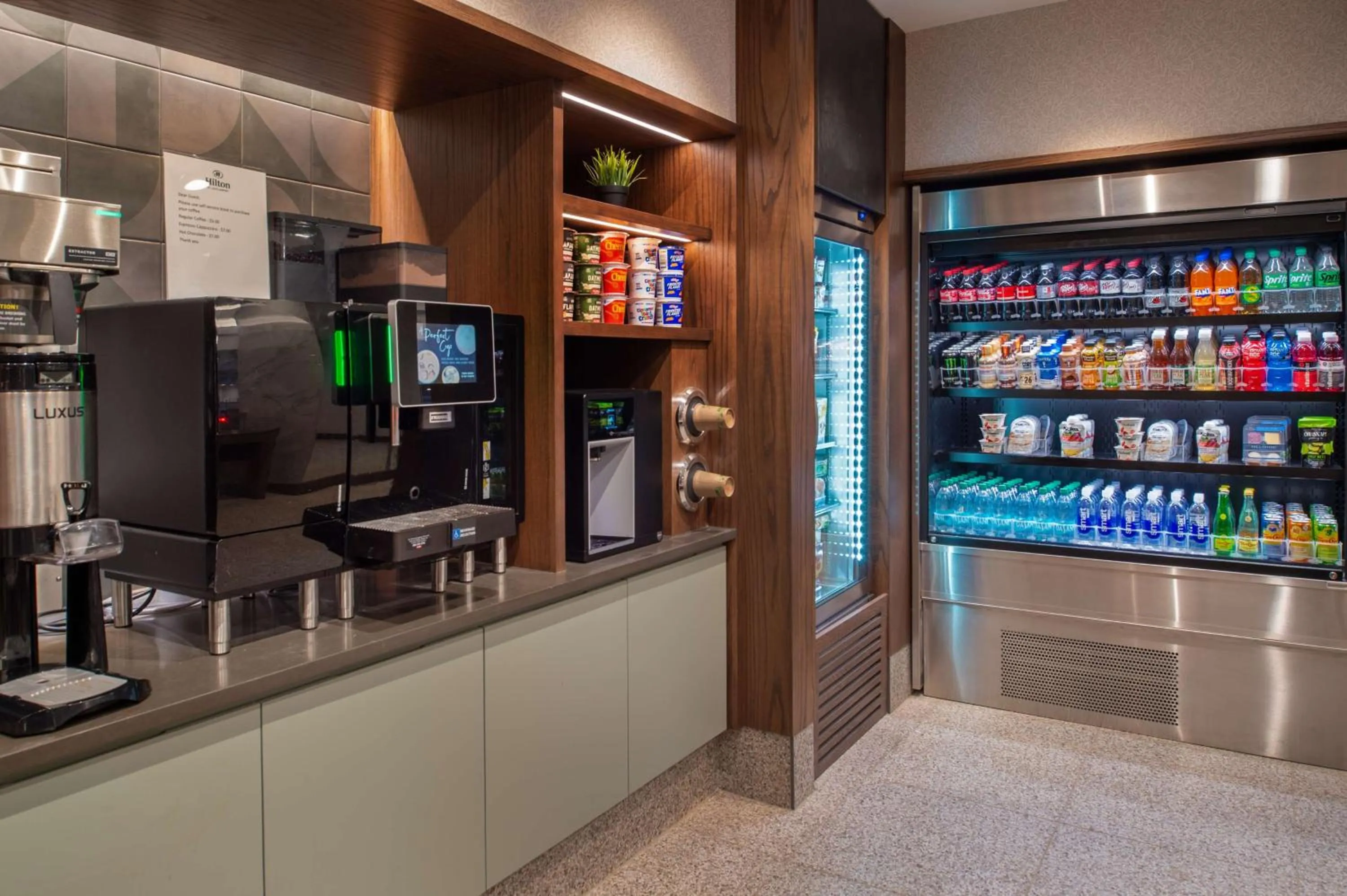 Restaurant/places to eat in Hilton St. Louis Airport