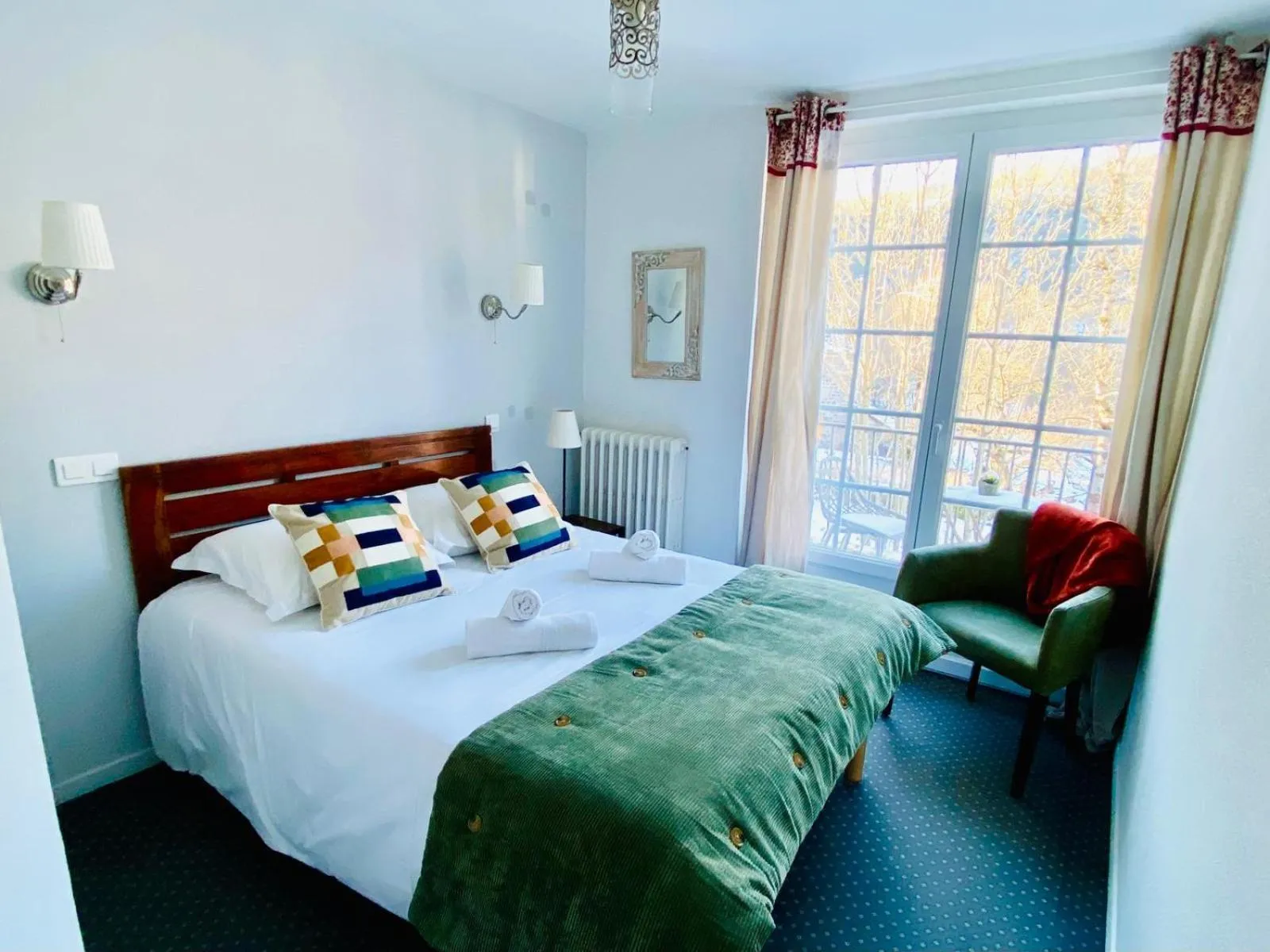 Bed in Hôtel Restaurant du Plomb du Cantal