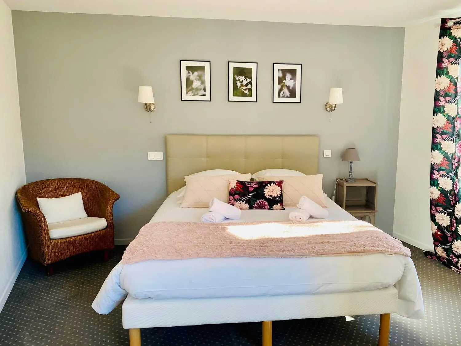 Bed in Hôtel Restaurant du Plomb du Cantal