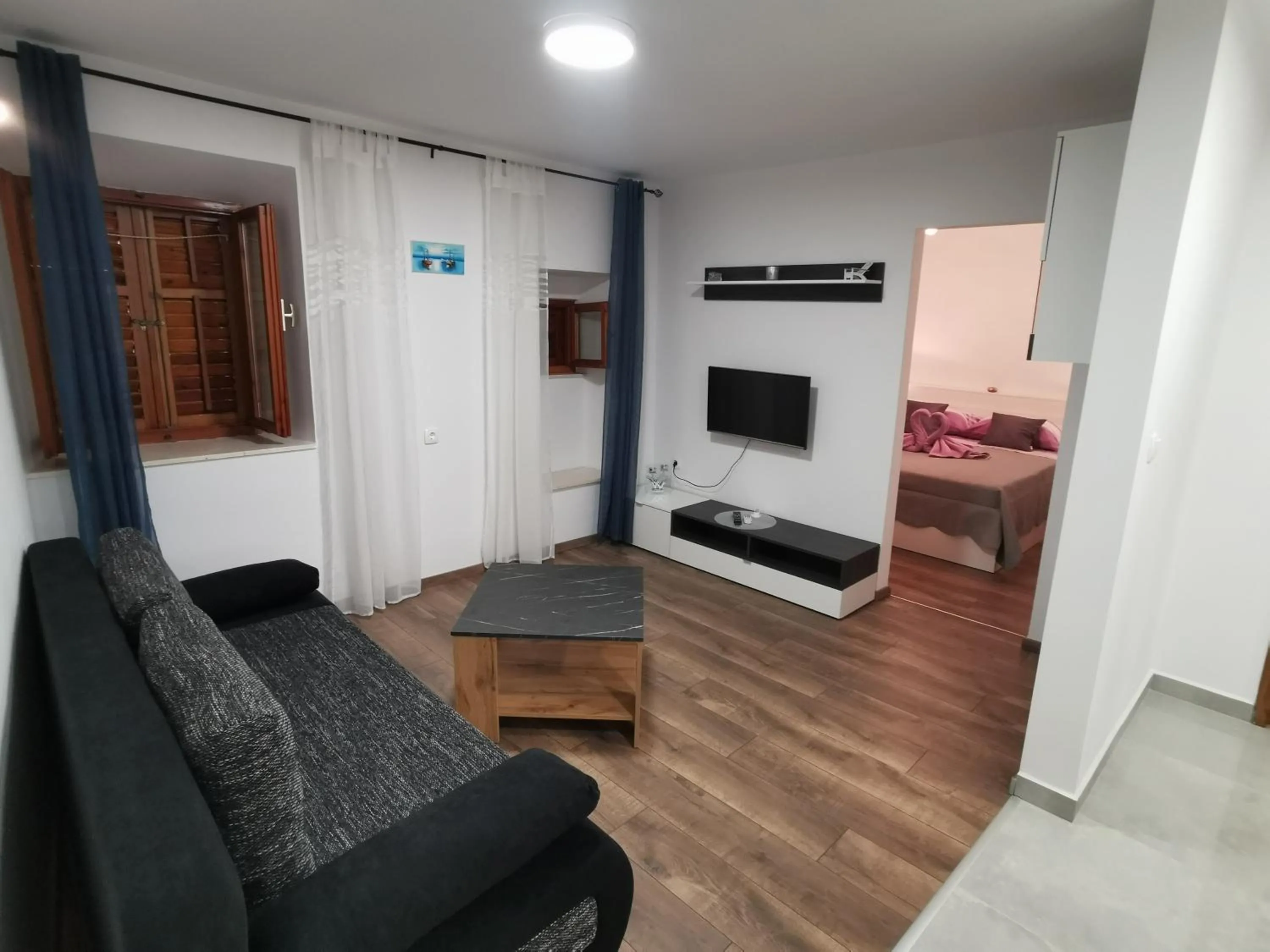 M & J Central Suites