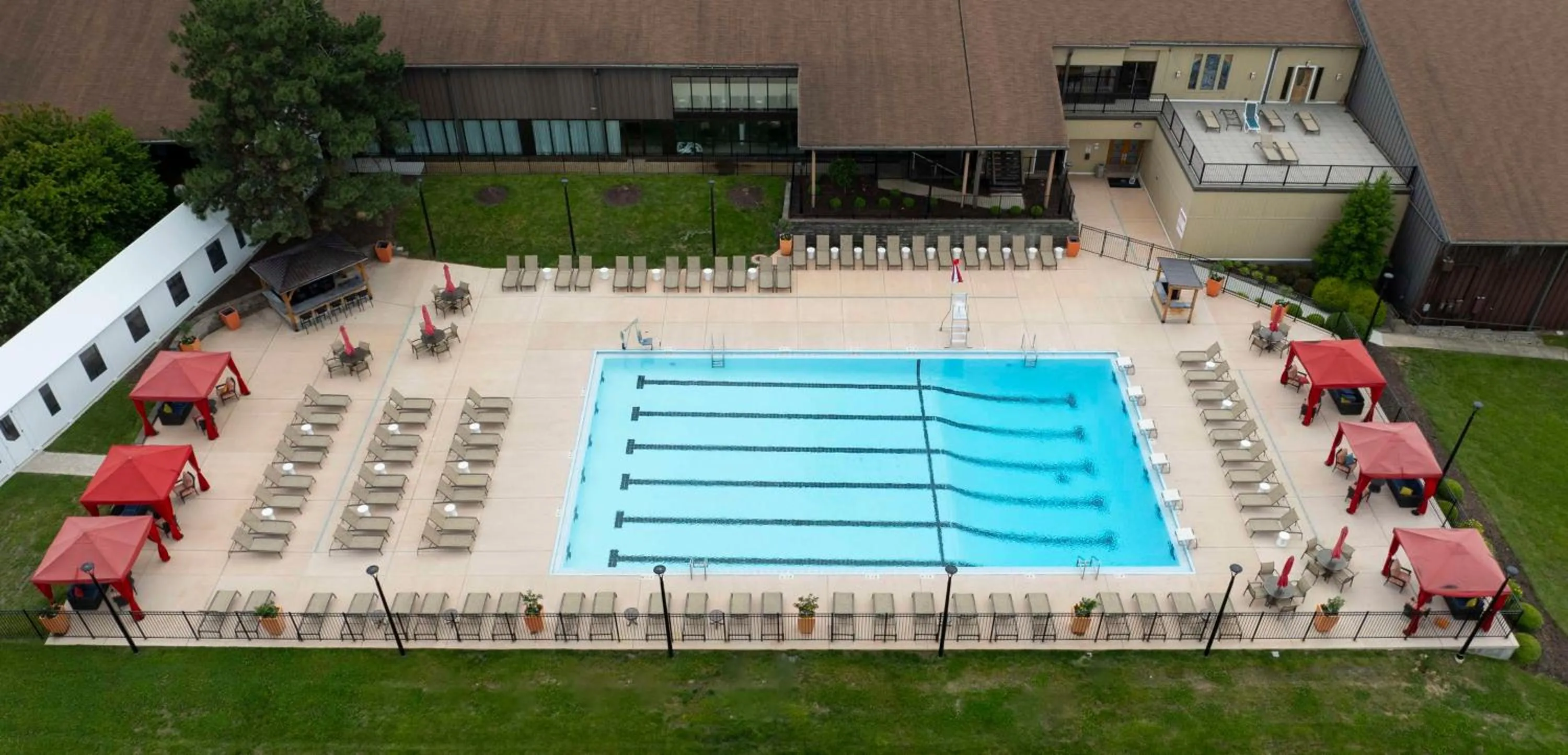 Pool view in DoubleTree by Hilton Hotel St. Louis - Chesterfield