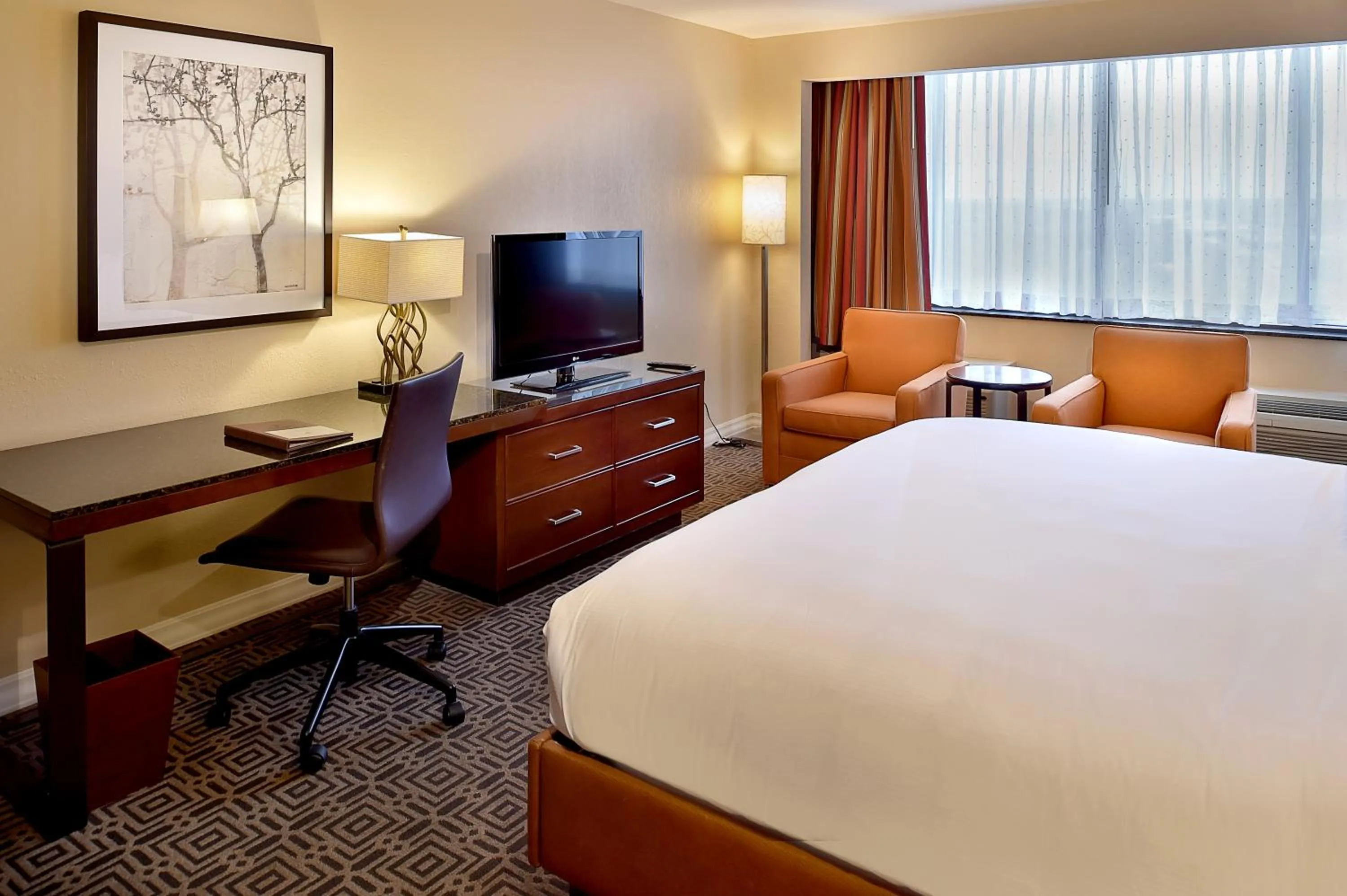 Bed in DoubleTree by Hilton Hotel St. Louis - Chesterfield