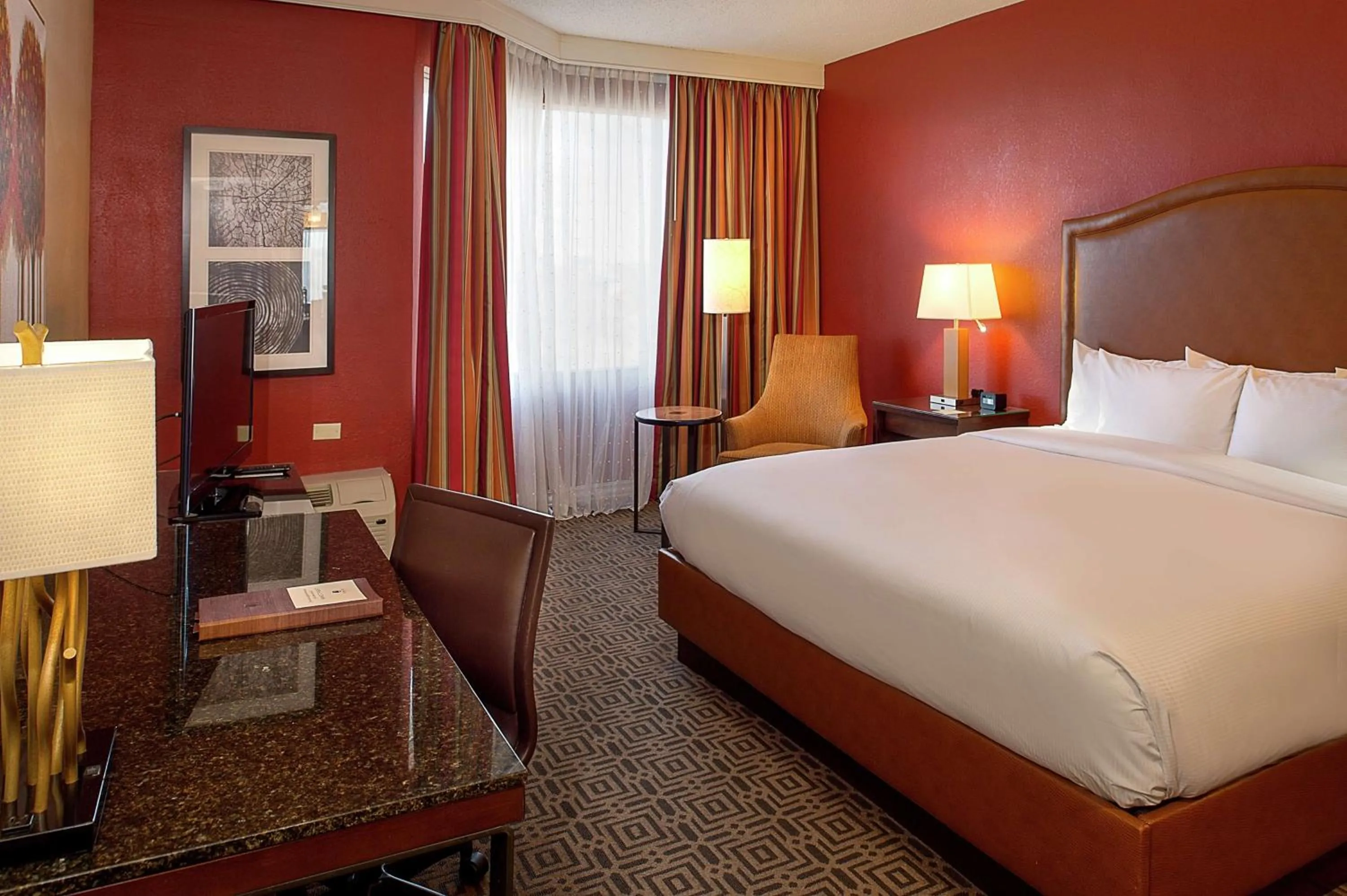 Bedroom, Bed in DoubleTree by Hilton Hotel St. Louis - Chesterfield