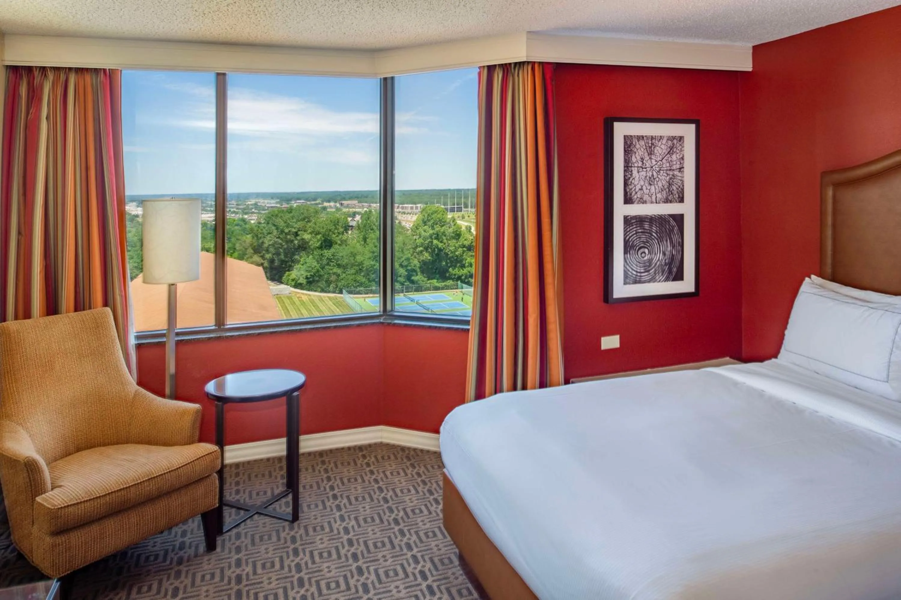 Bed in DoubleTree by Hilton Hotel St. Louis - Chesterfield