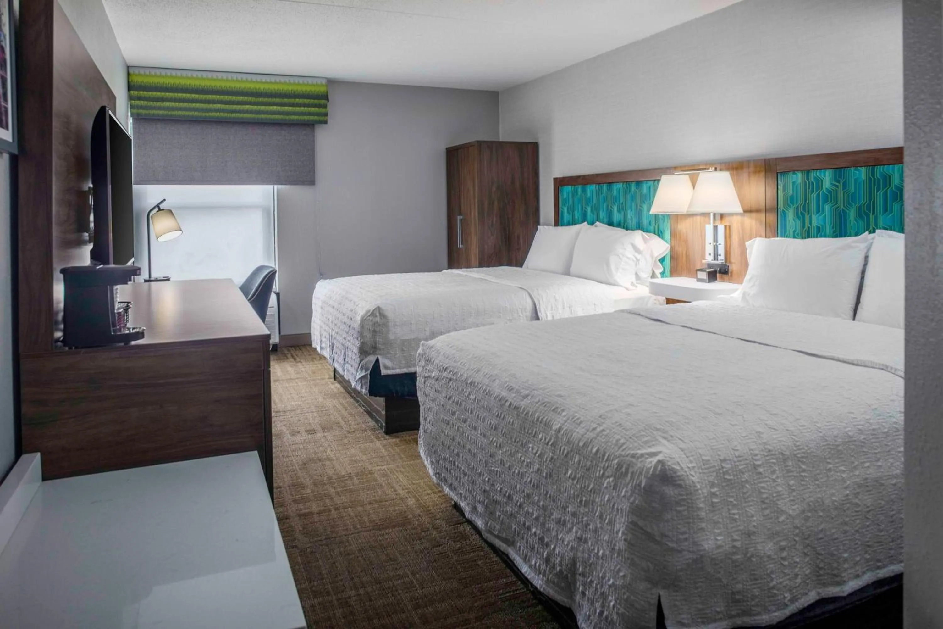 Bed in Hampton Inn Detroit Northville