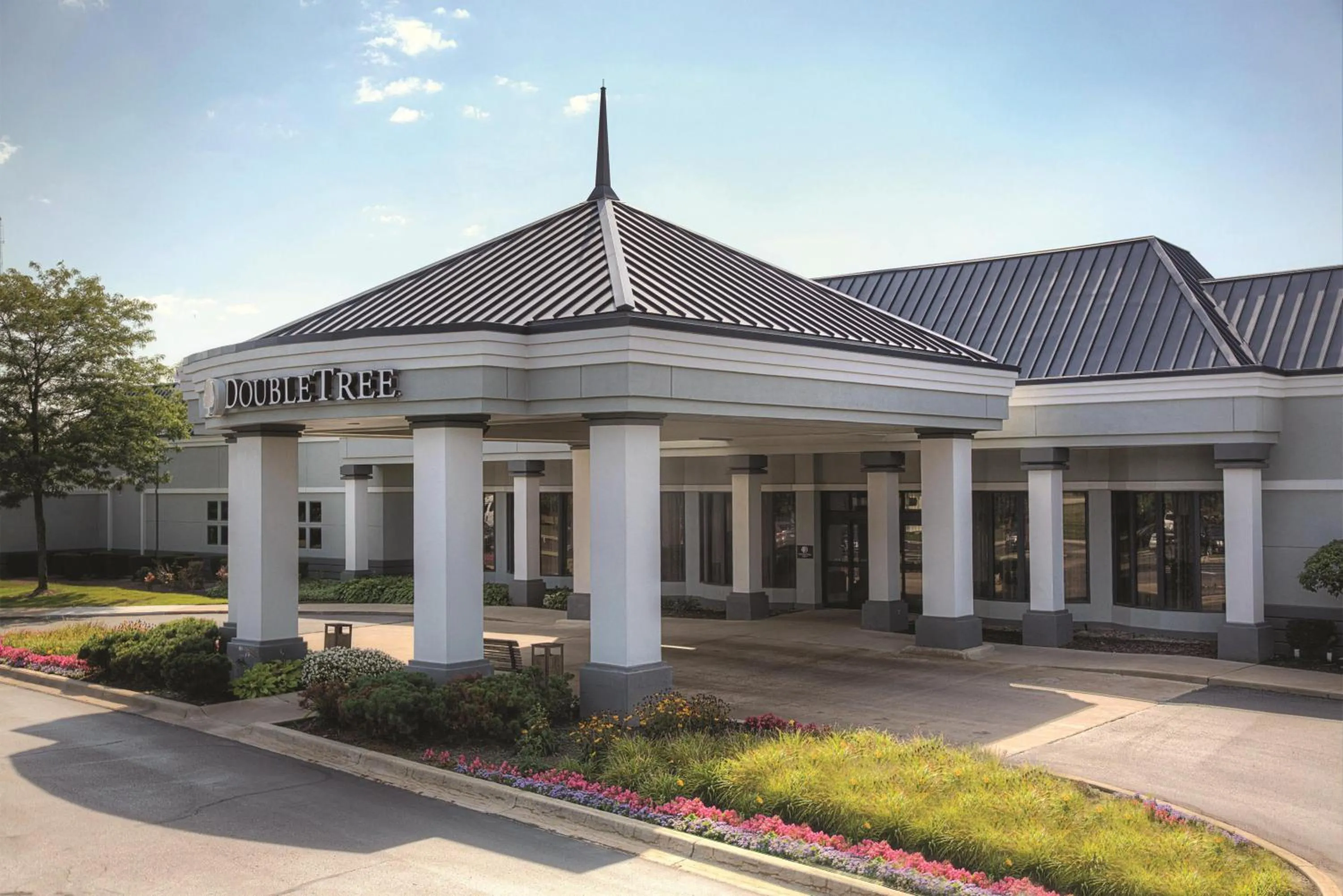 Property building in DoubleTree by Hilton Hotel Detroit Novi