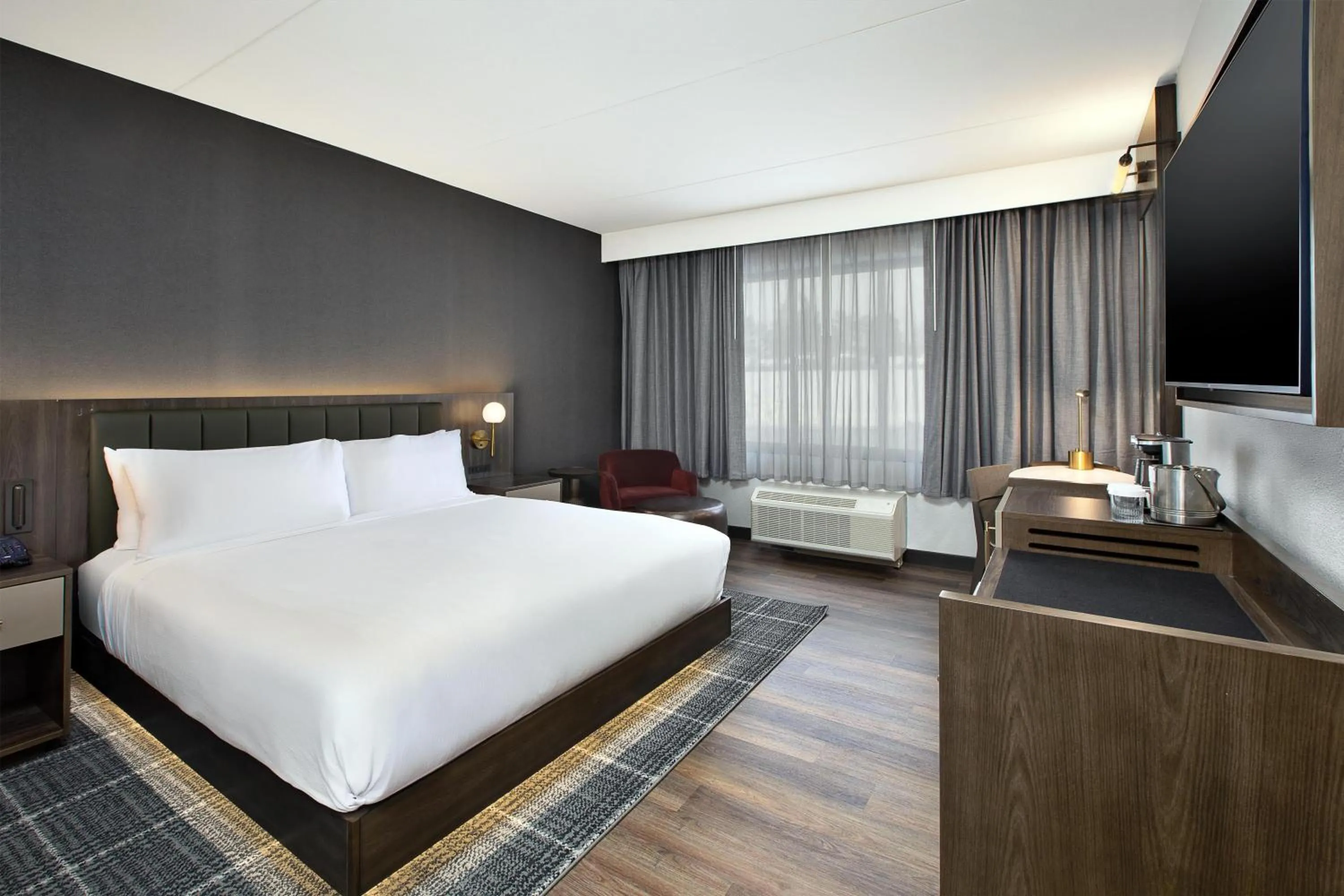 Bed in DoubleTree by Hilton Hotel Detroit Novi