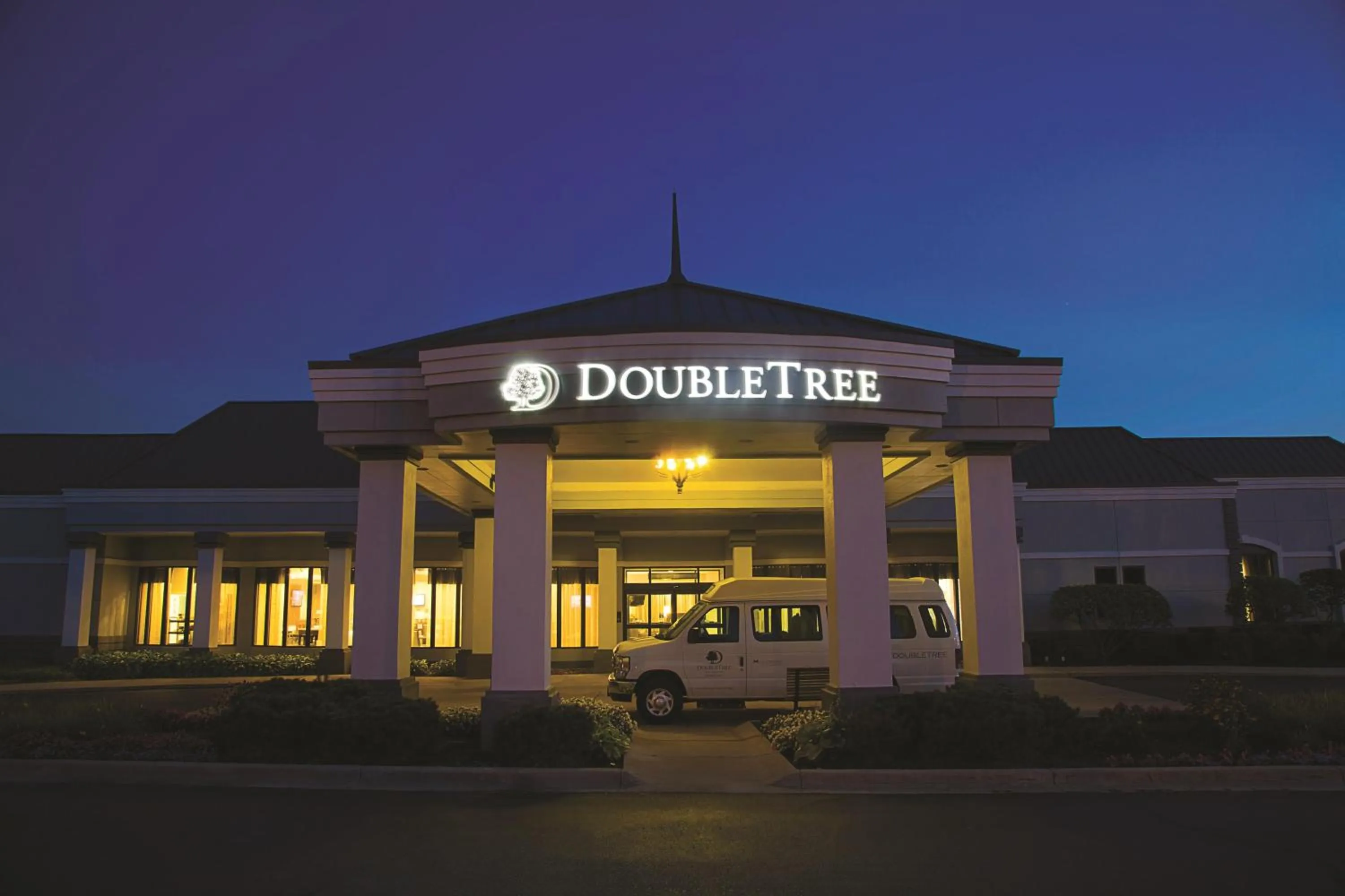 Property building in DoubleTree by Hilton Hotel Detroit Novi