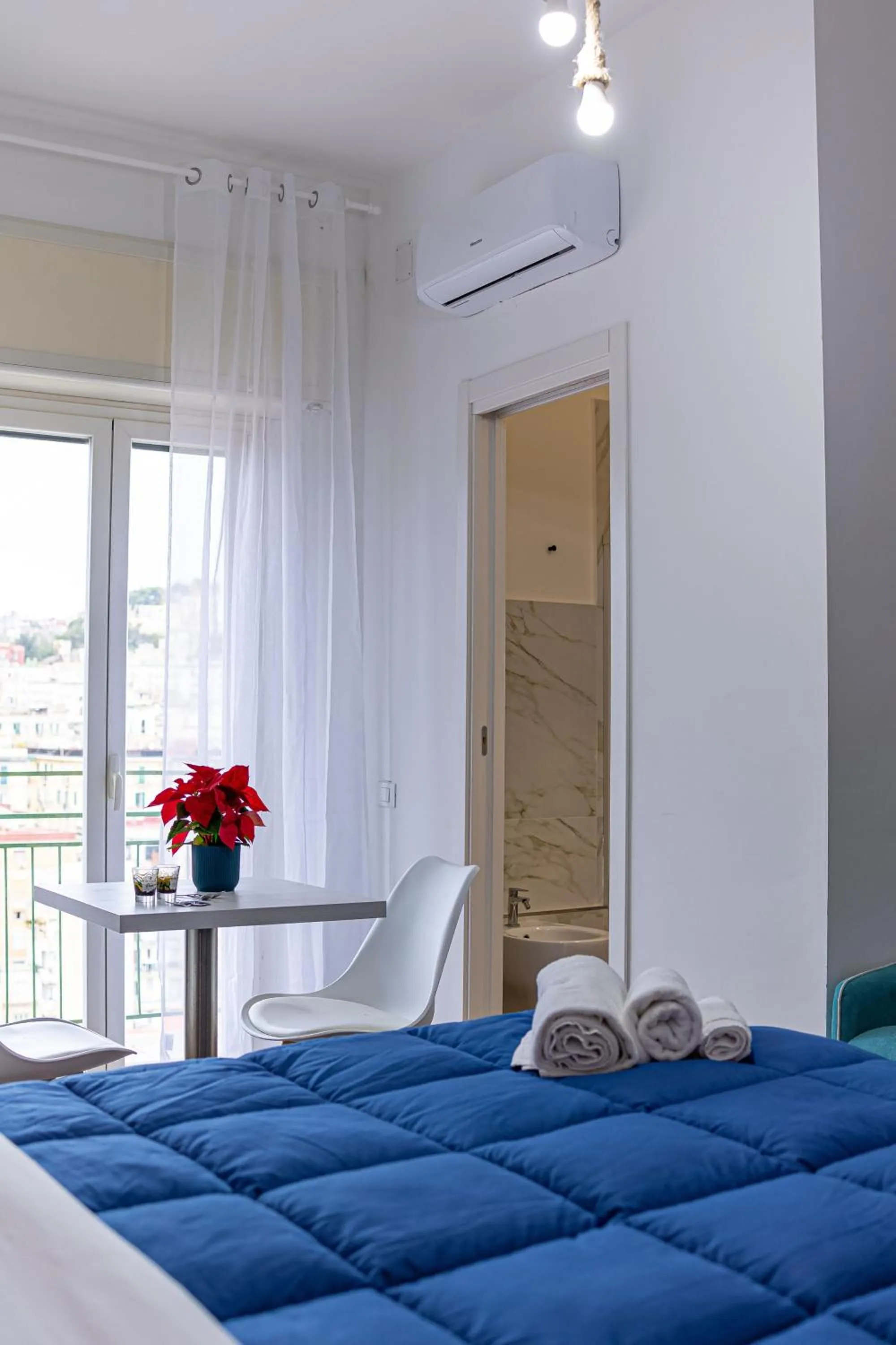 Bathroom, Bed in Nel Cuore di Parthenope