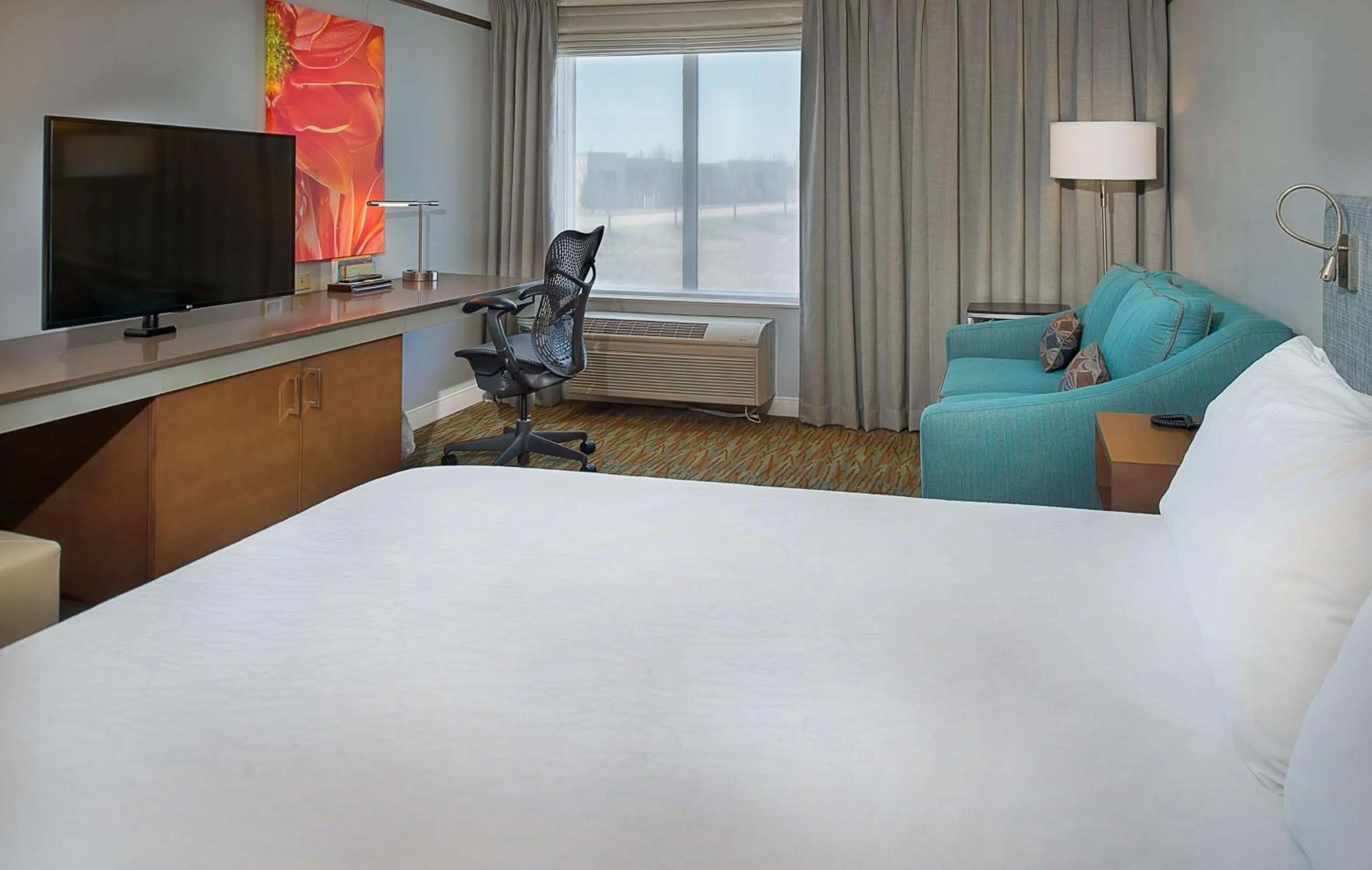 Bedroom, Bed in Hilton Garden Inn St. Louis/O'Fallon