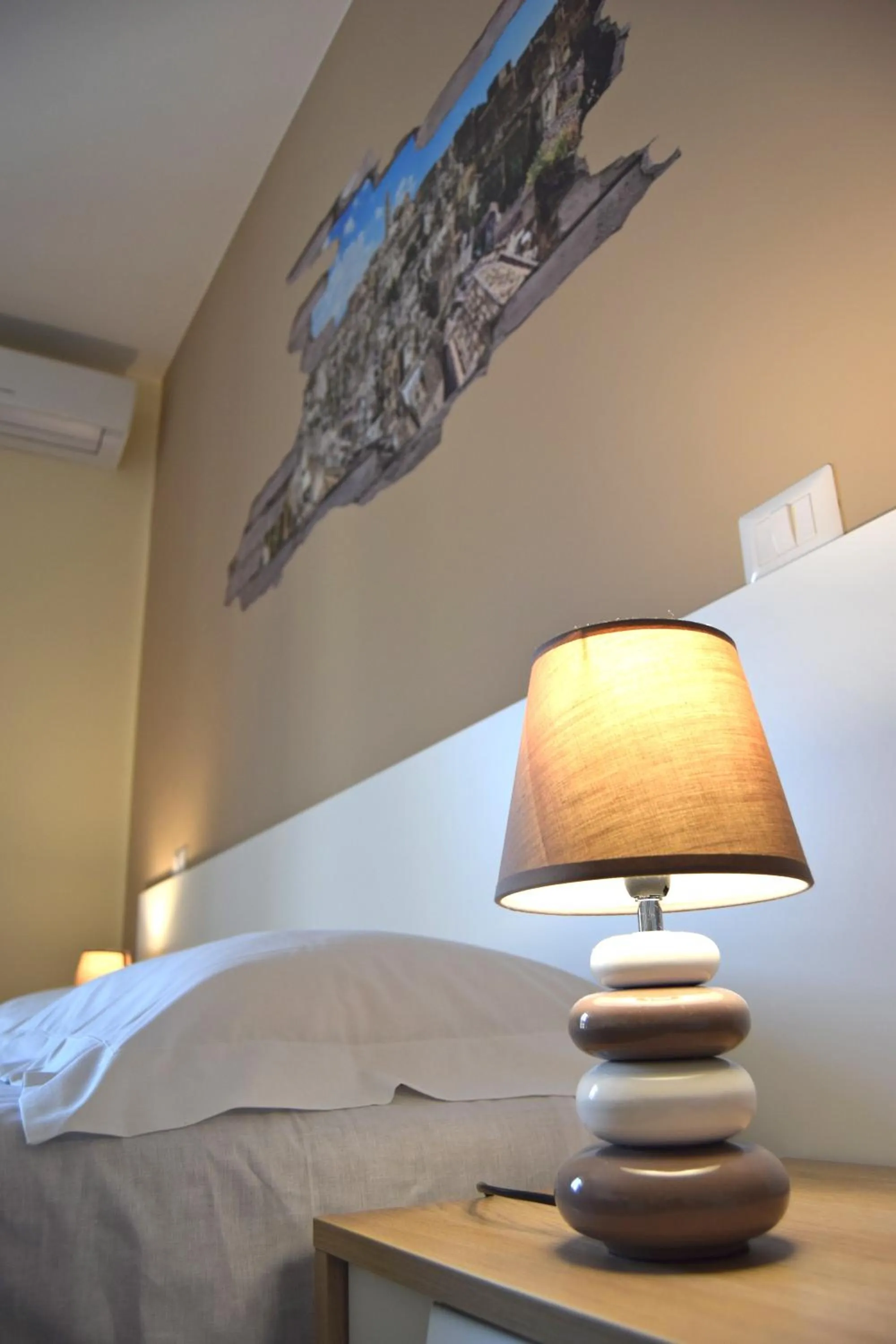 Decorative detail in Civico 28