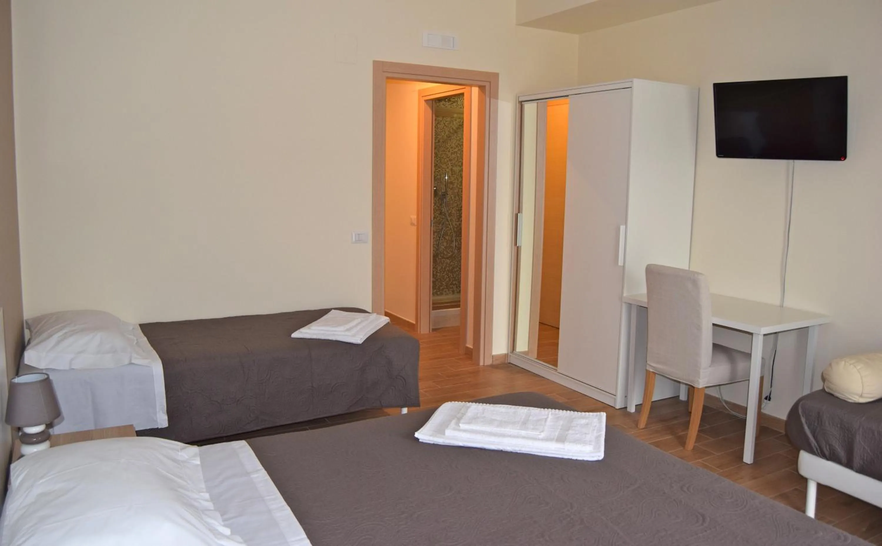 Photo of the whole room in Civico 28