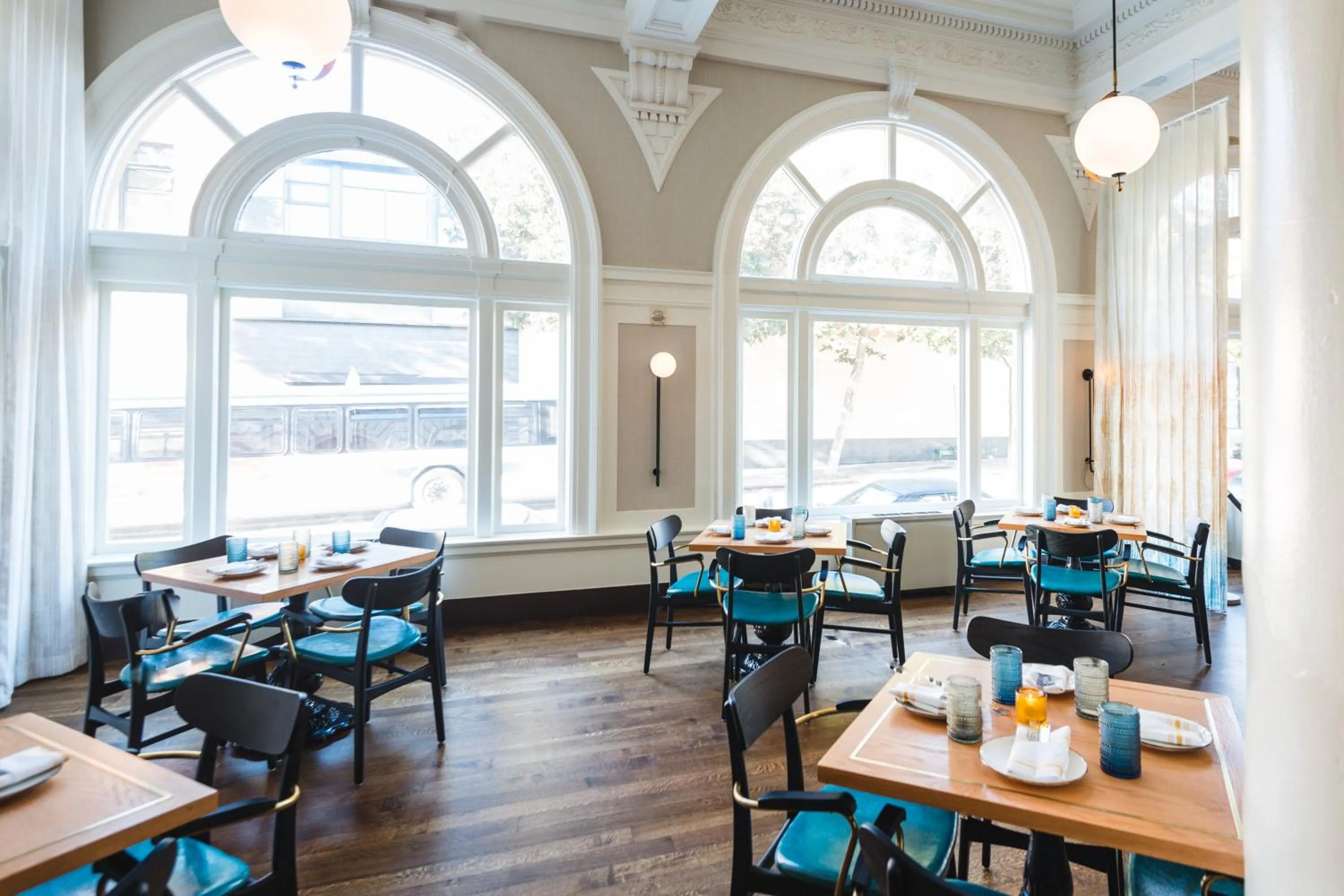 Restaurant/places to eat in Hotel Shattuck Plaza