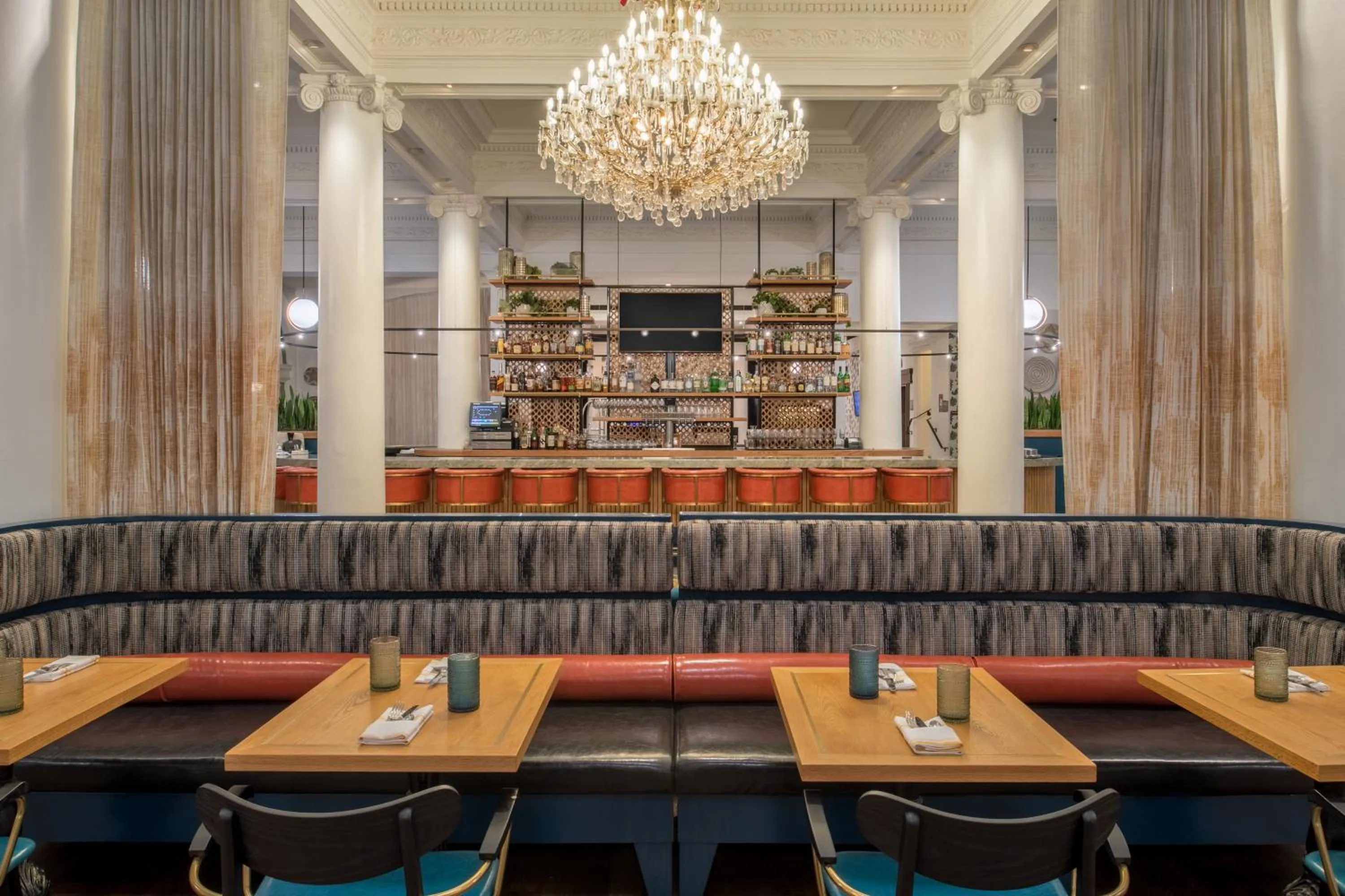 Restaurant/places to eat in Hotel Shattuck Plaza