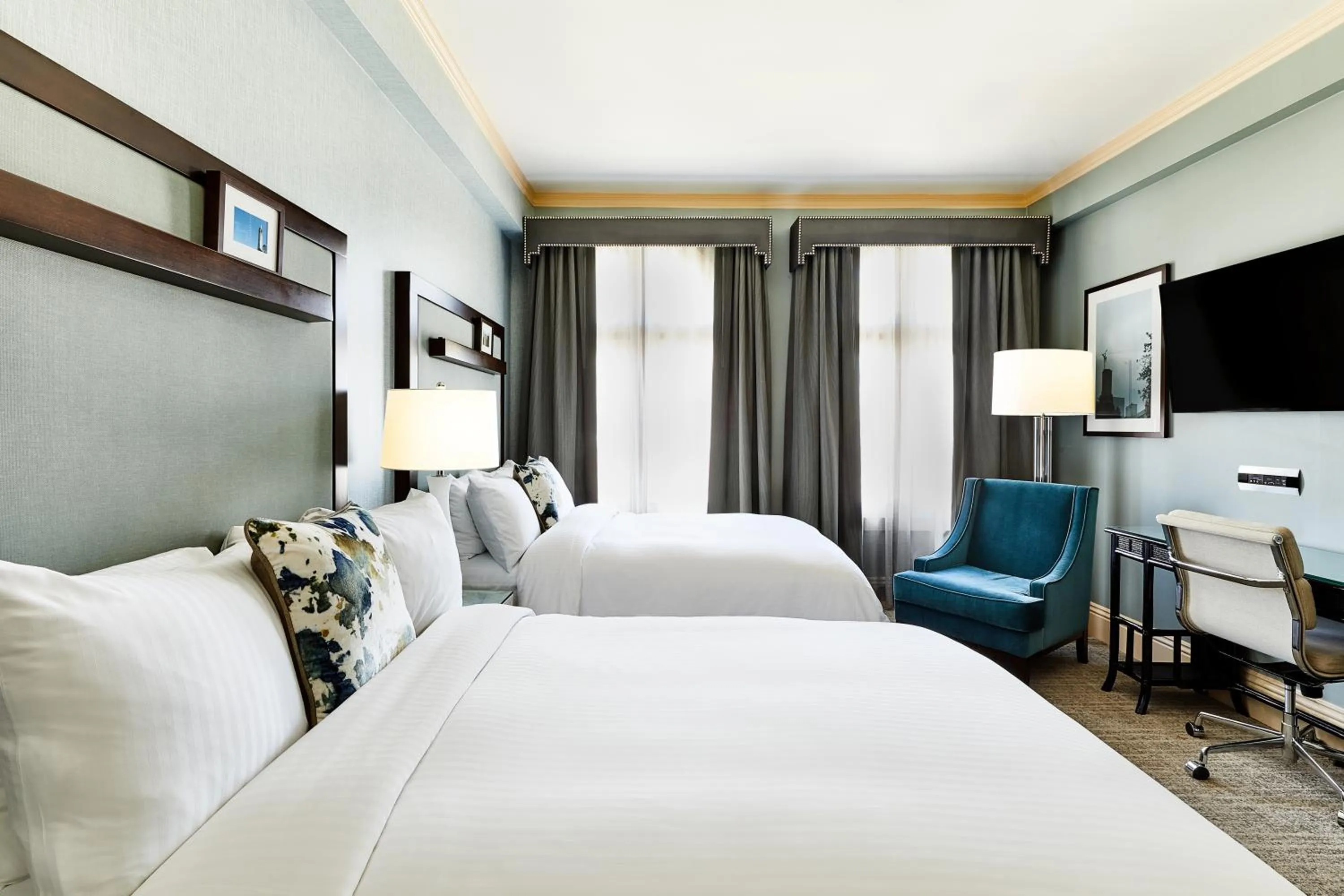 Bed in Hotel Shattuck Plaza