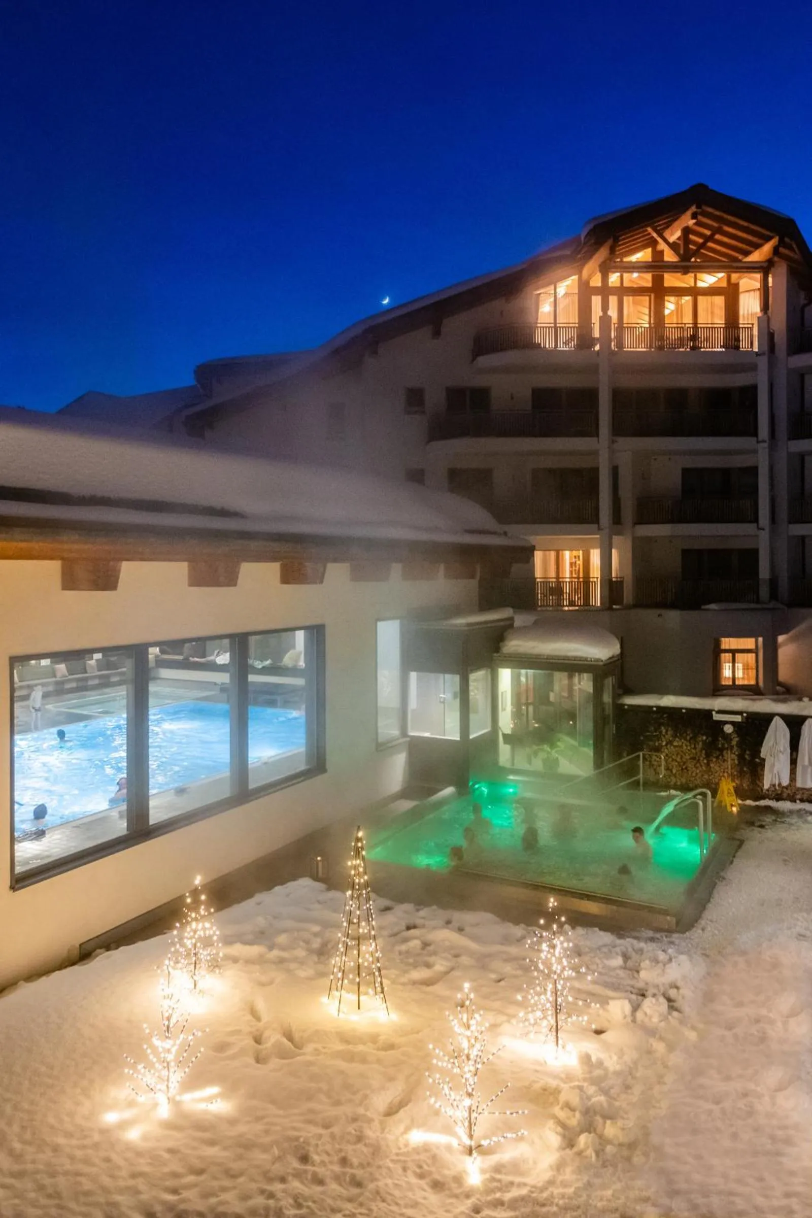 Swimming pool in Hotel Lenzerhorn - Alpine Stay, Spa & Savour