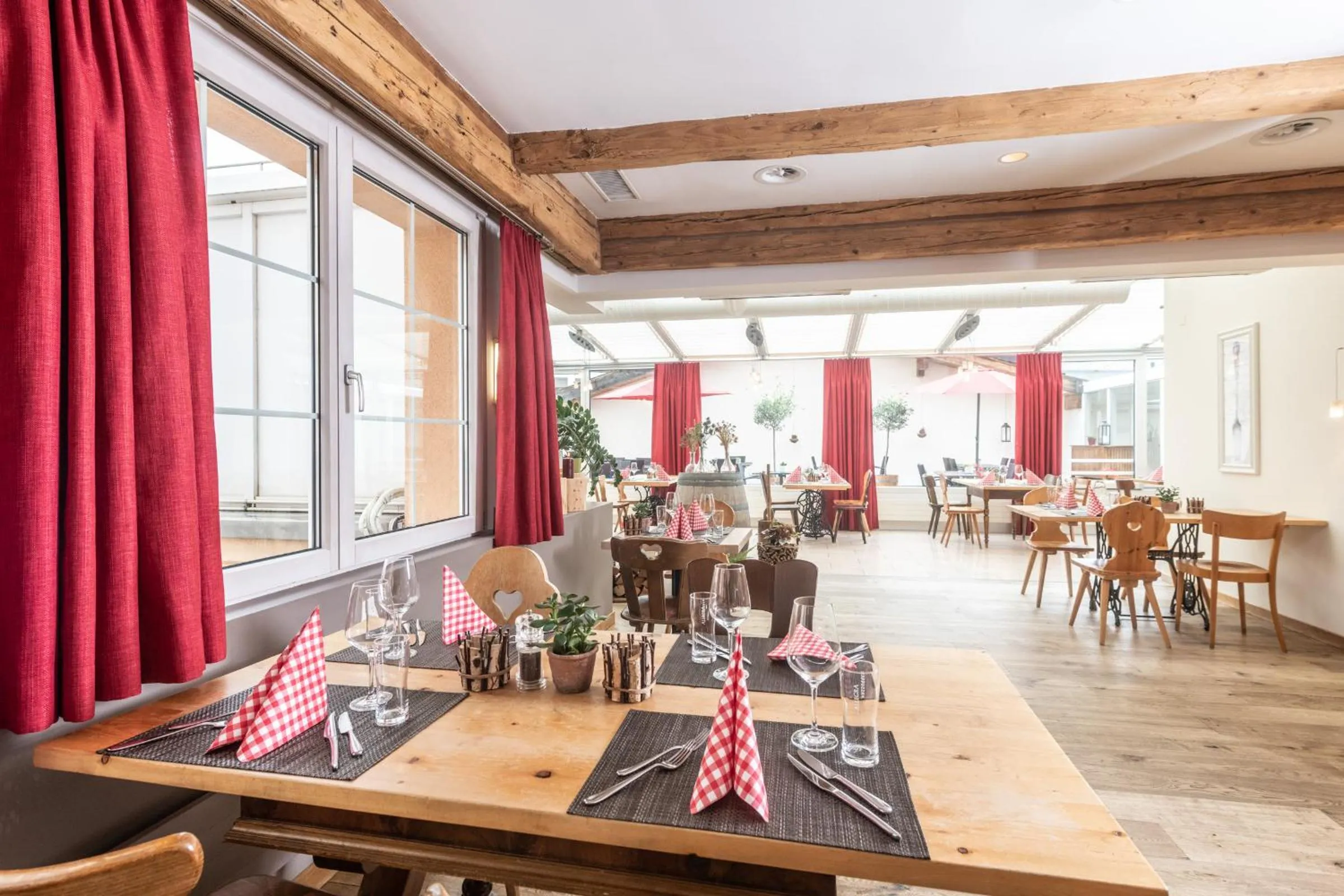 Restaurant/places to eat in Hotel Lenzerhorn - Alpine Stay, Spa & Savour