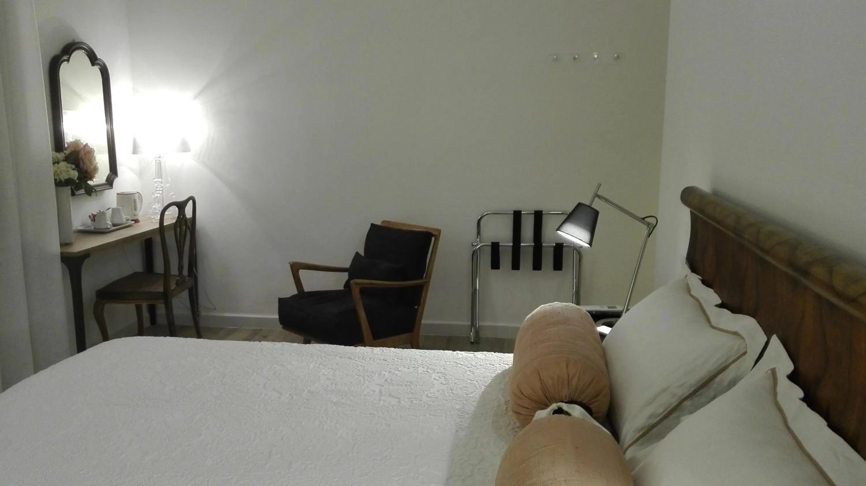 Photo of the whole room, Bed in AL 32 B&B