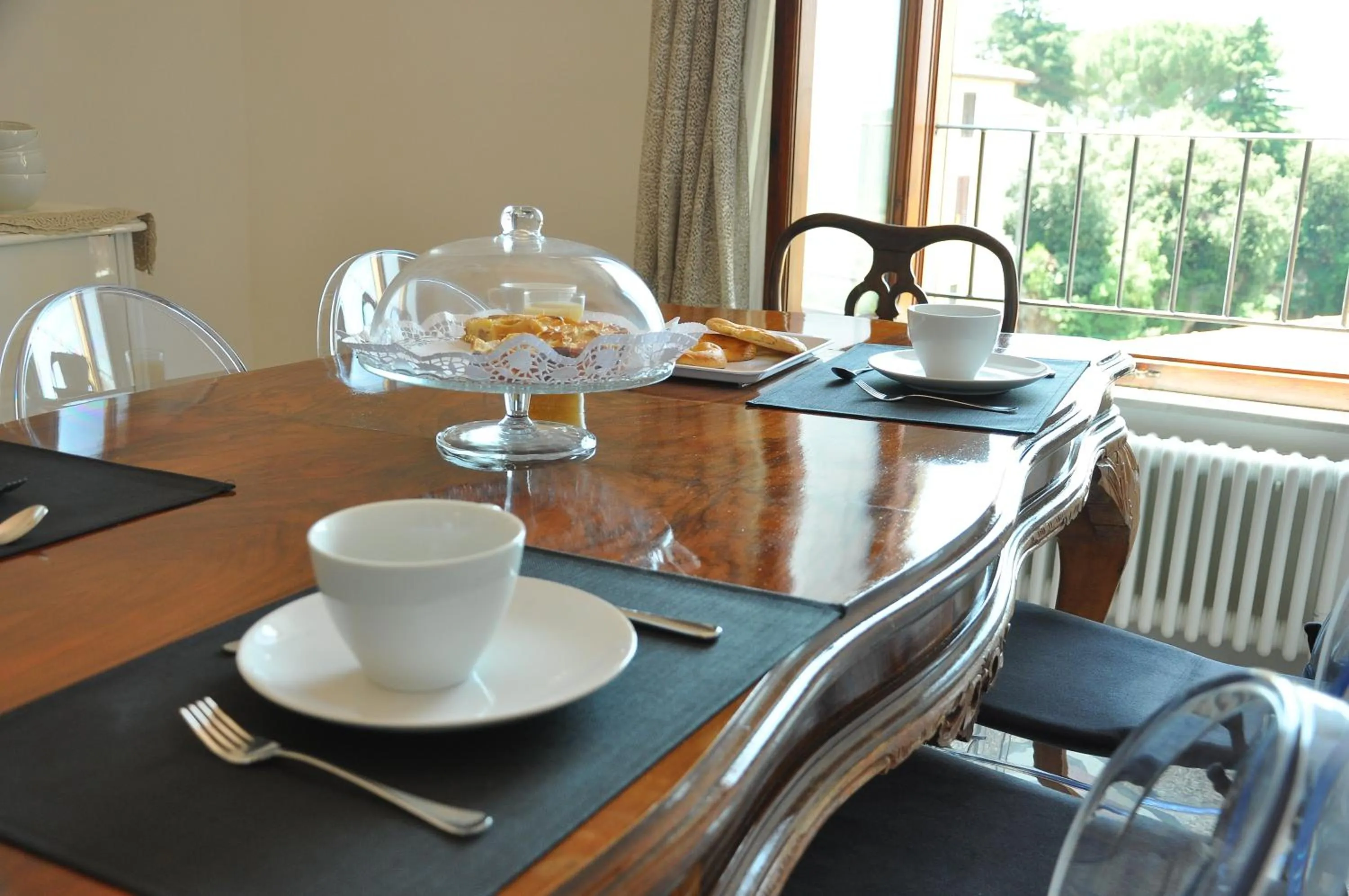 Communal lounge/ TV room in AL 32 B&B