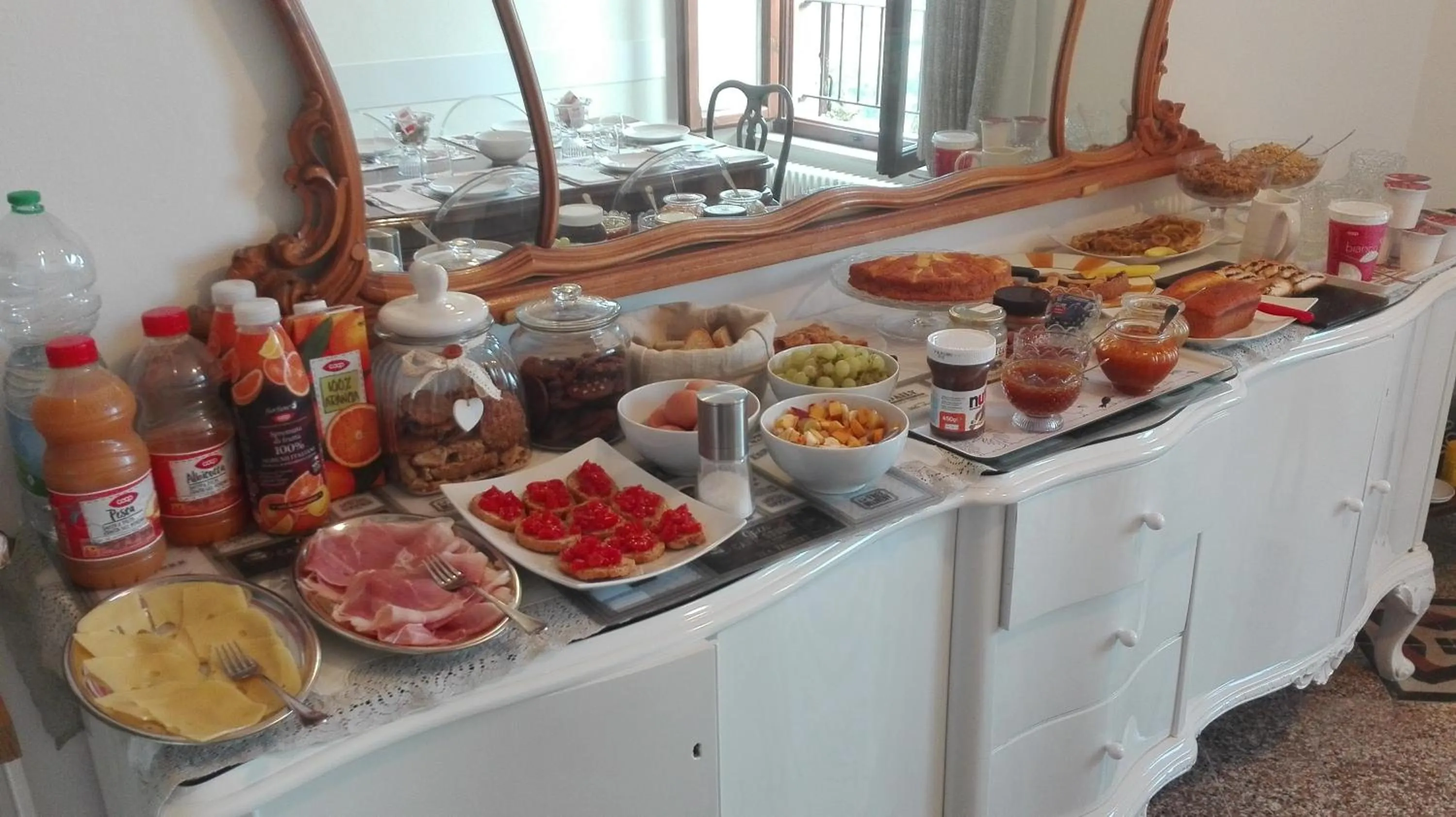 Food and drinks in AL 32 B&B