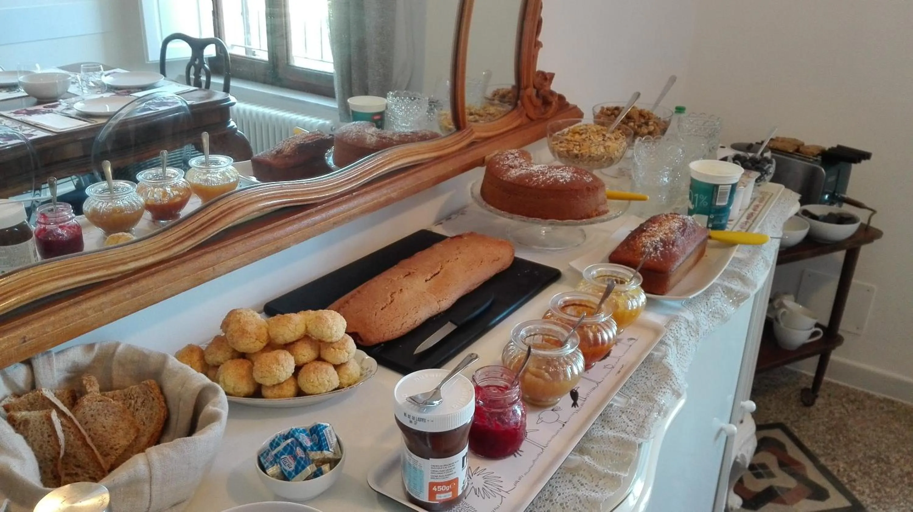 Food and drinks in AL 32 B&B