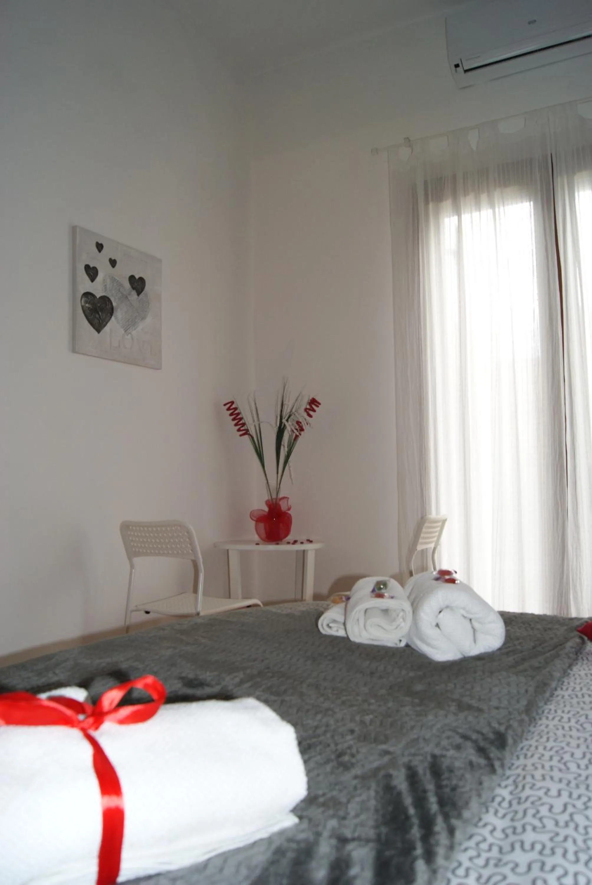 Decorative detail, Bed in Alma Nua