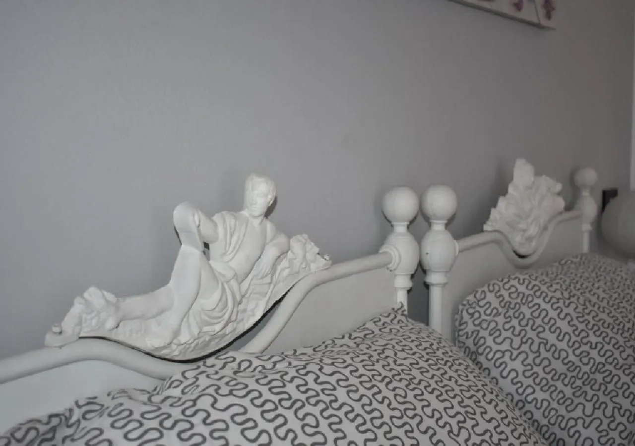 Decorative detail, Bed in Alma Nua
