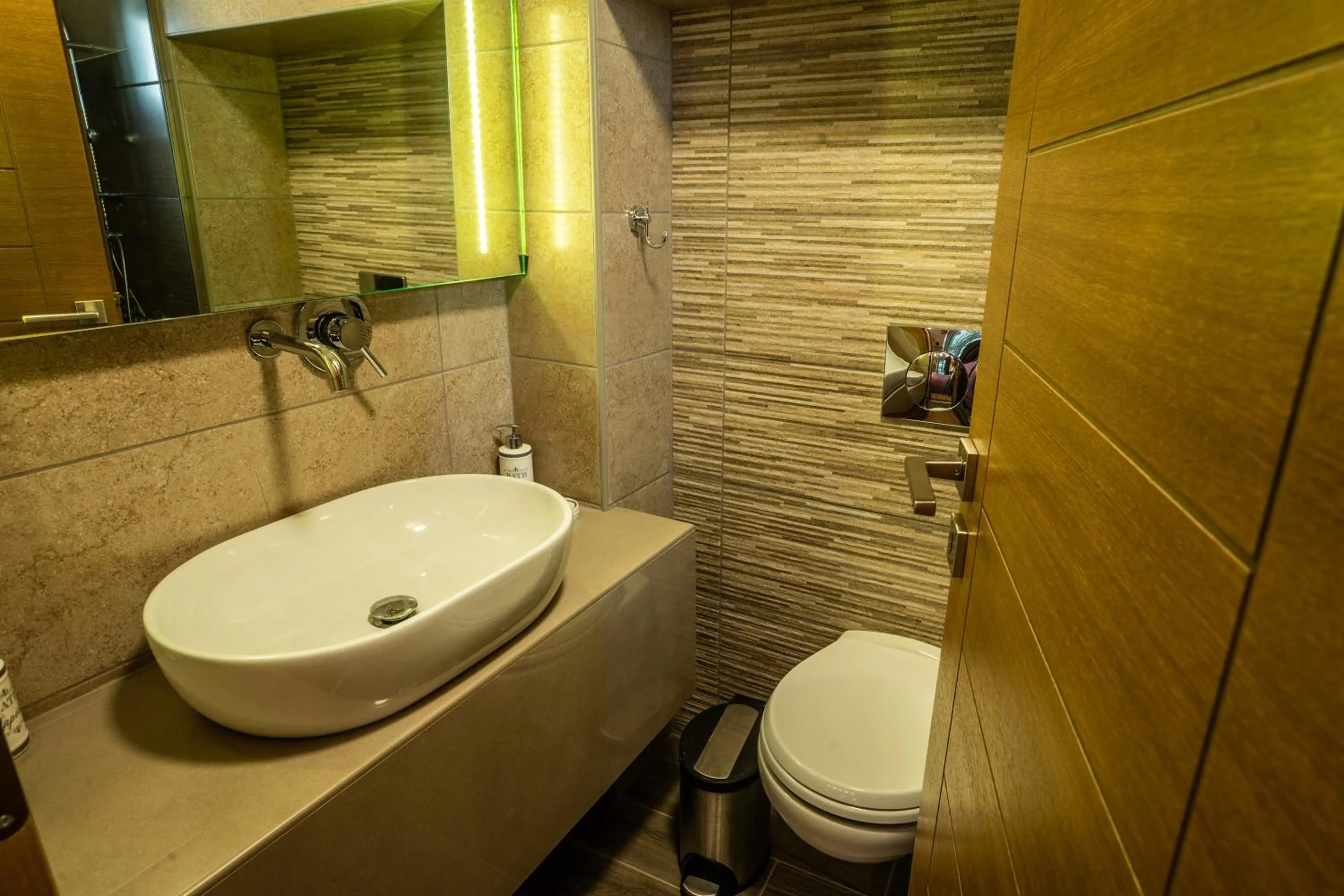 Shower in 11City Rooms