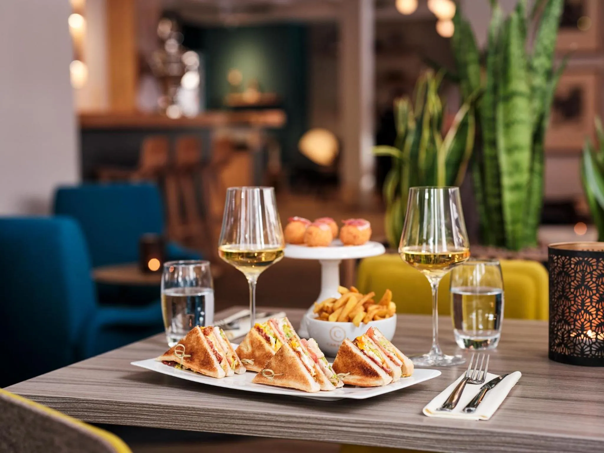 Lounge or bar in Hotel Ambassador Zermatt