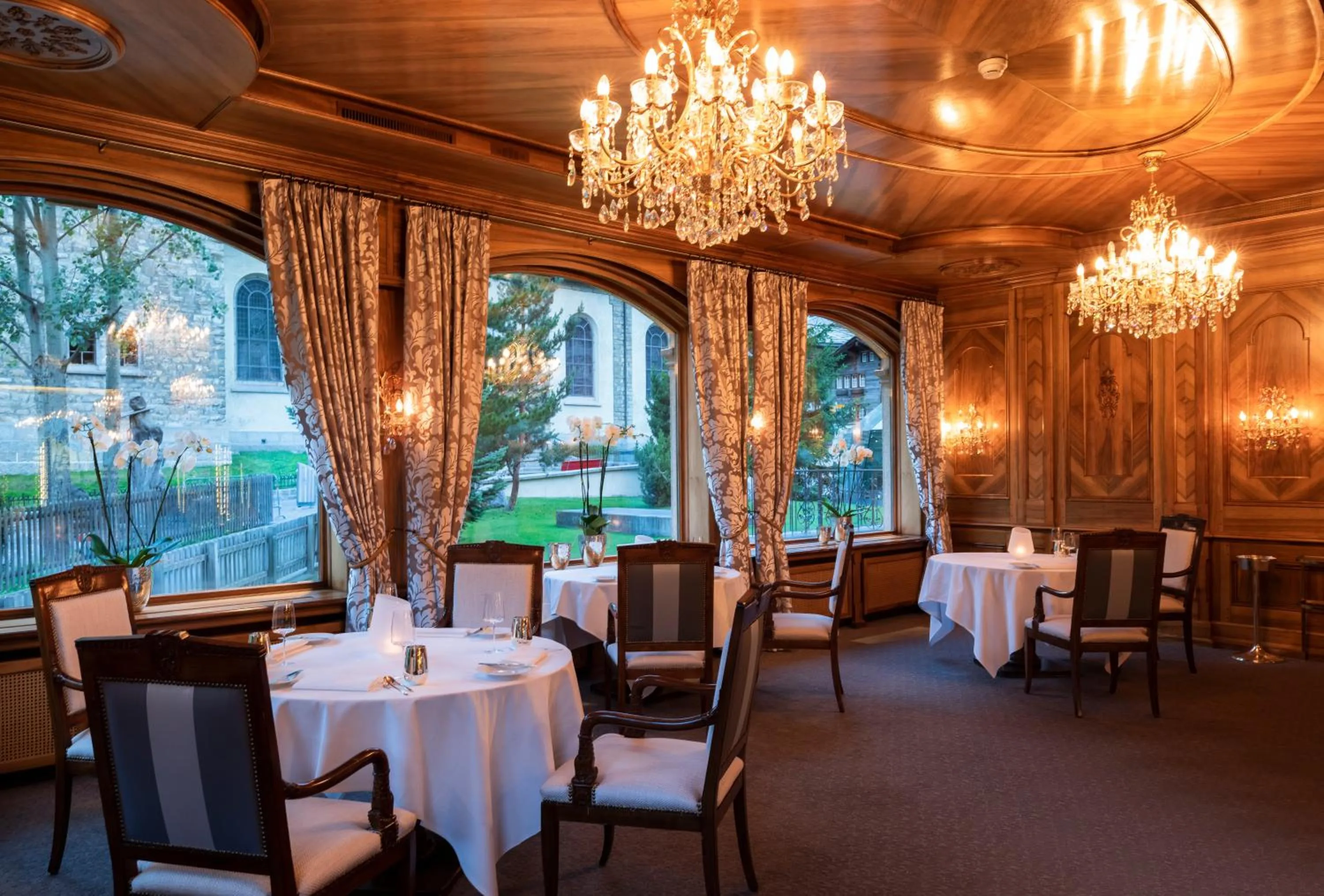 Restaurant/places to eat in Grand Hotel Zermatterhof