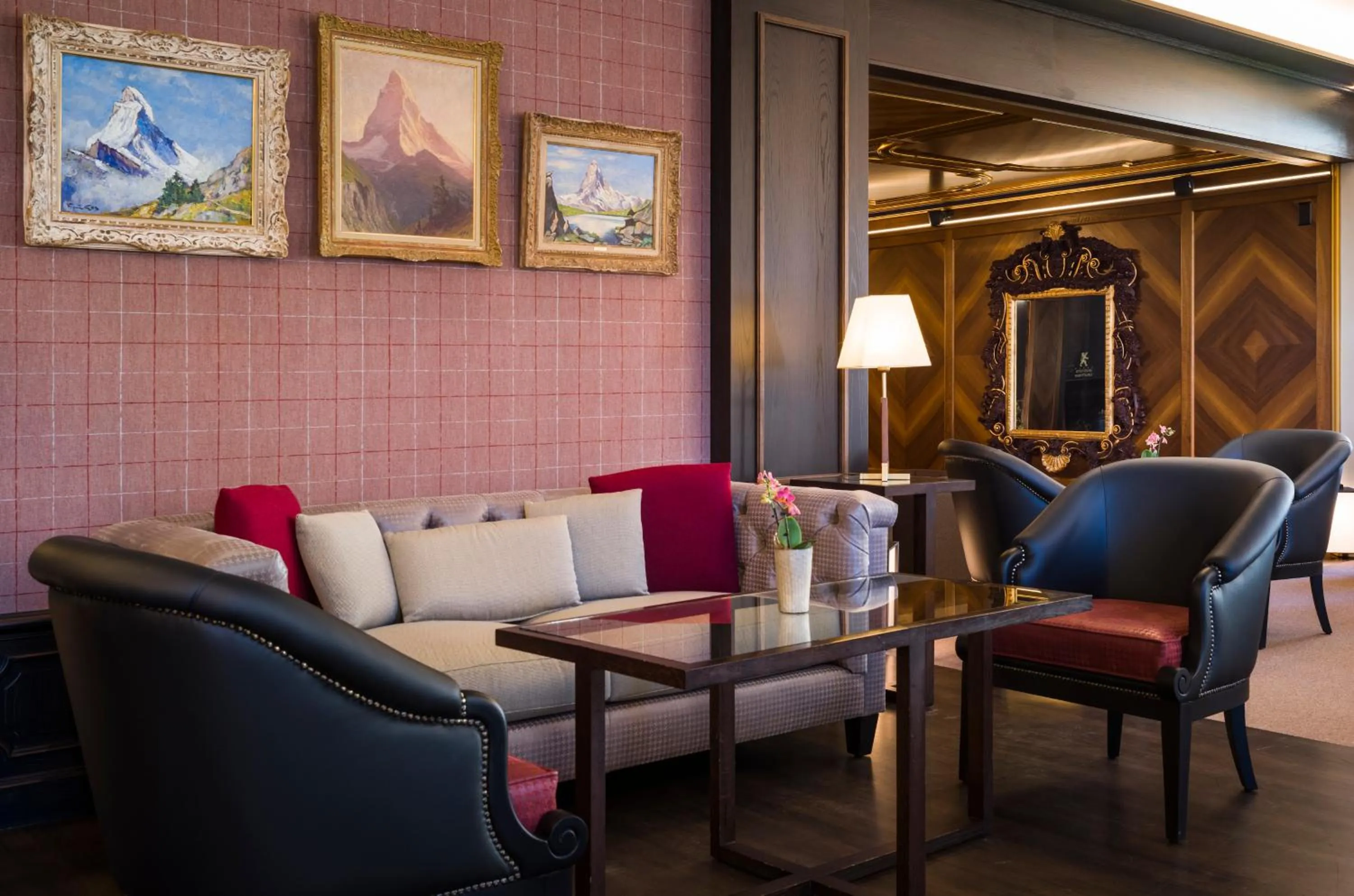 Library in Grand Hotel Zermatterhof