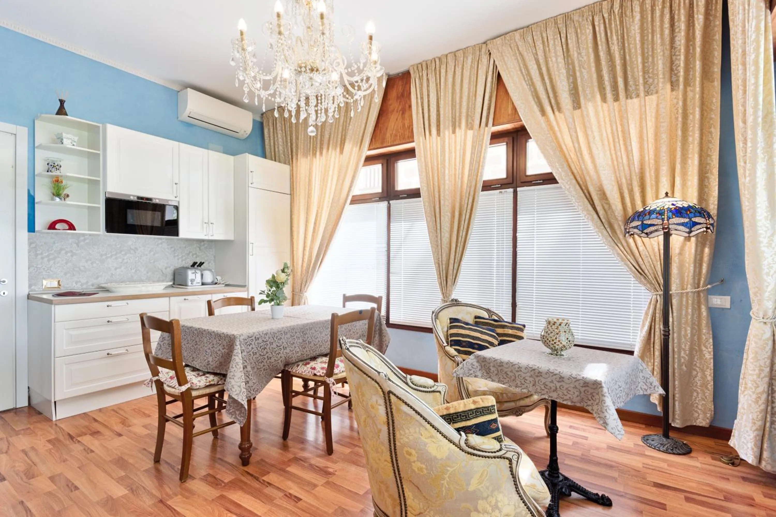 Seating area in BB Venezia