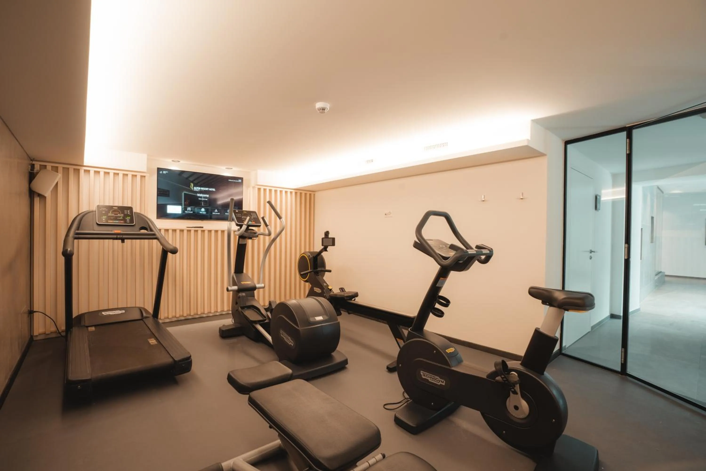 Swimming pool in Alpen Resort & Spa