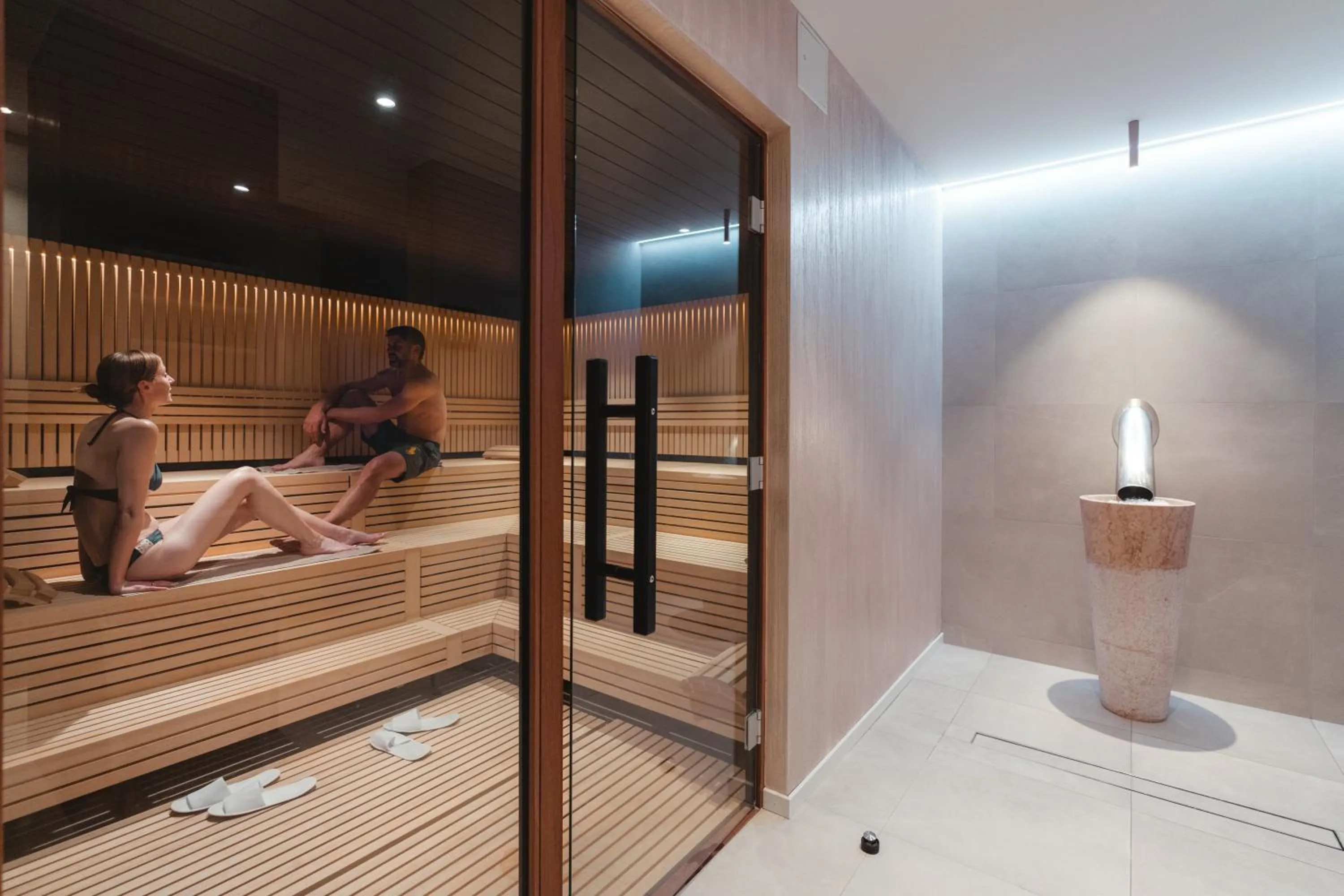 Swimming pool in Alpen Resort & Spa