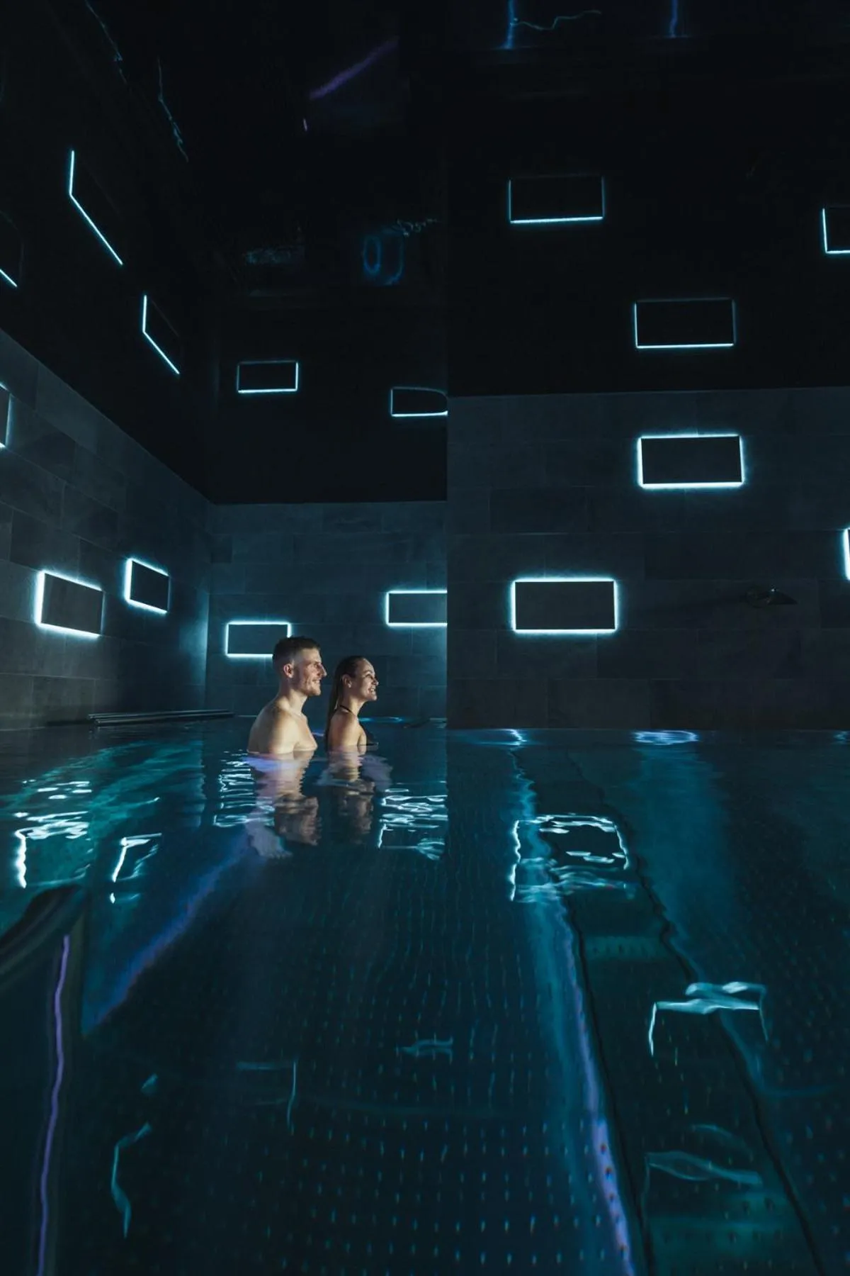 Swimming pool in Alpen Resort & Spa