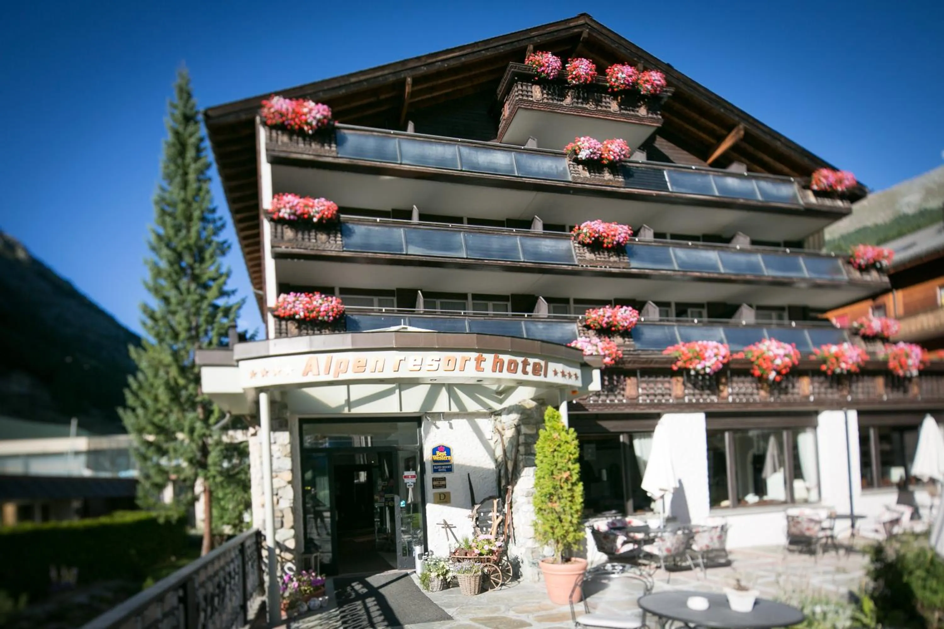Facade/entrance in Alpen Resort & Spa