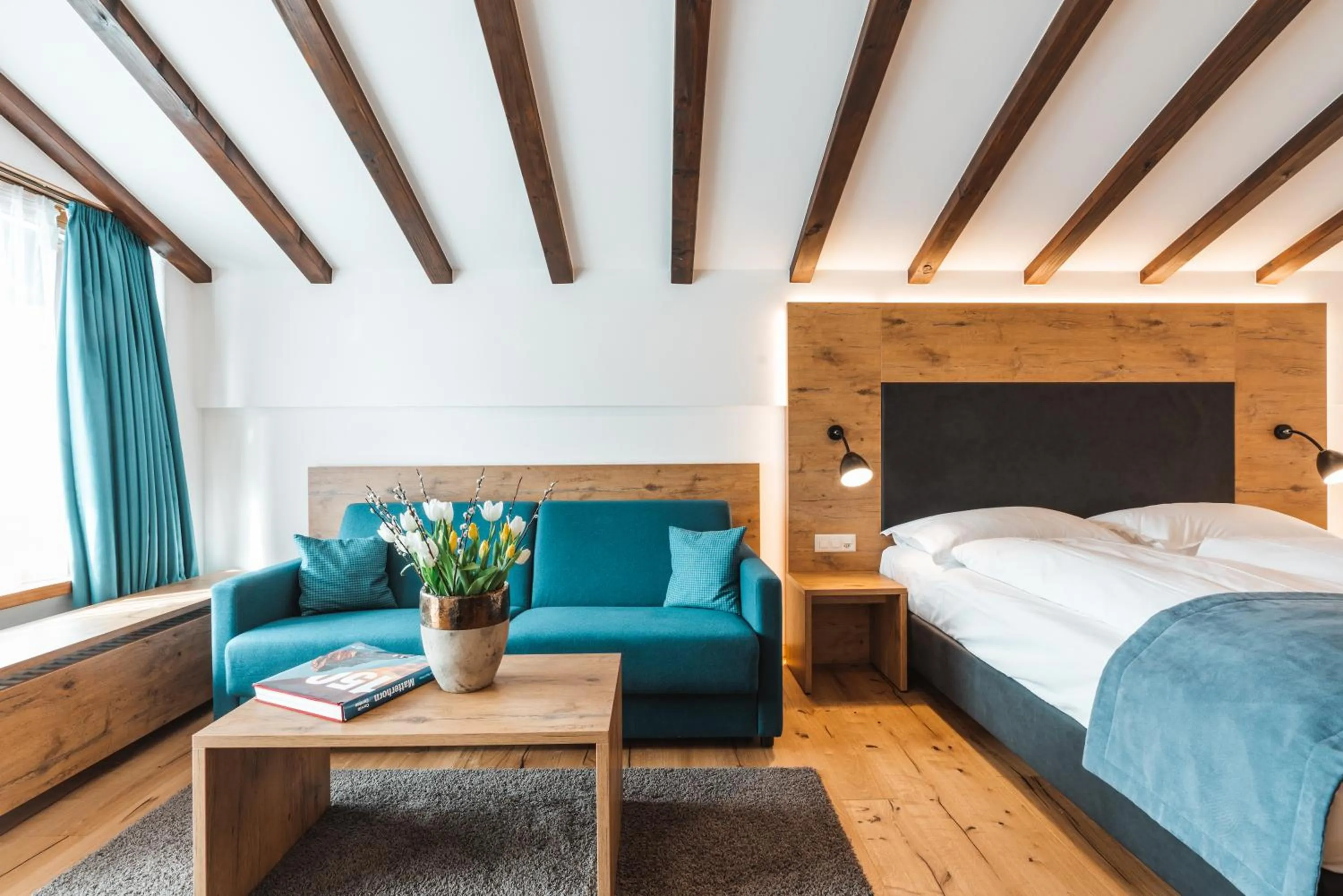 Living room, Bed in Alpen Resort & Spa