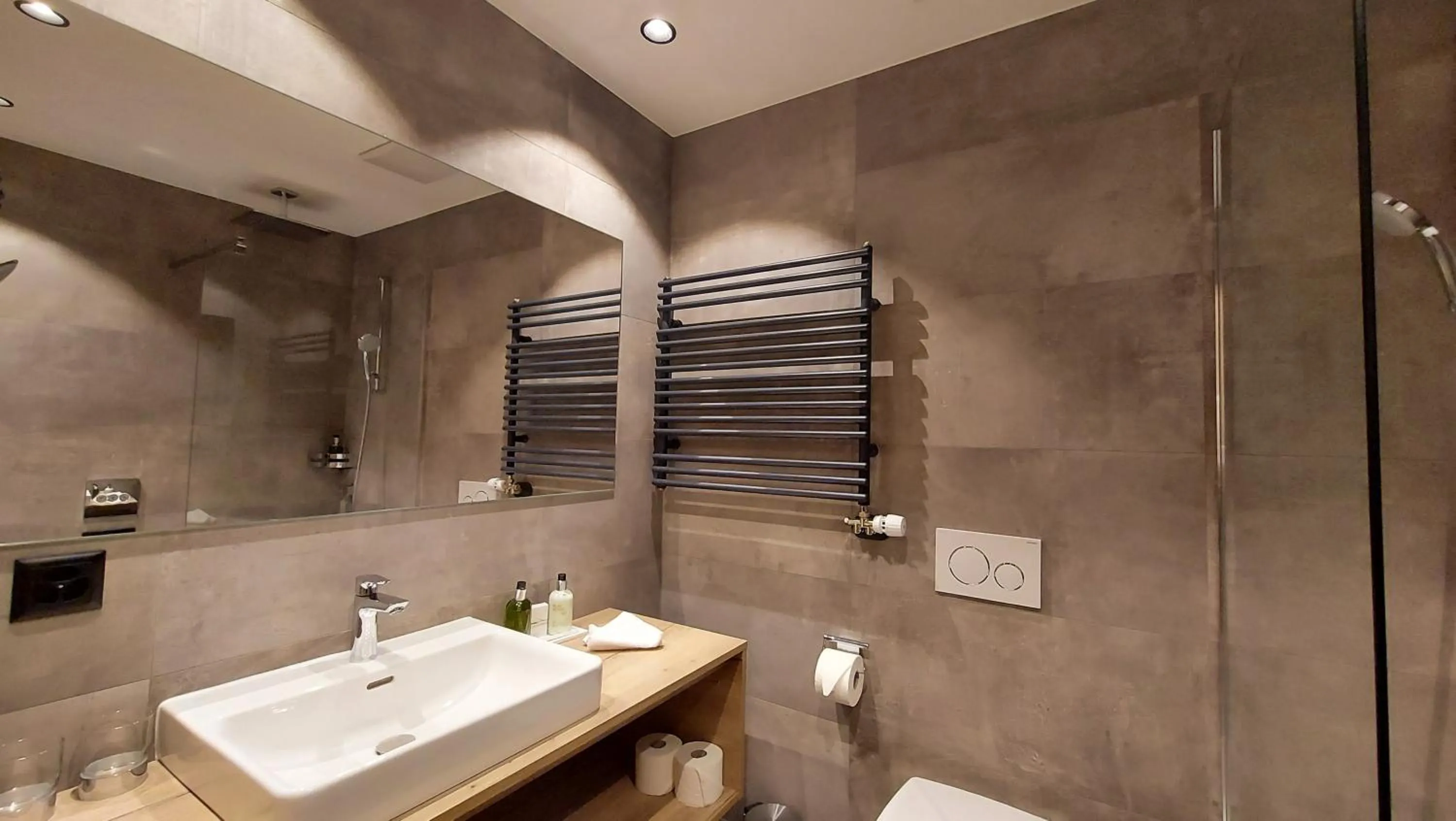 Bathroom in Alpen Resort & Spa