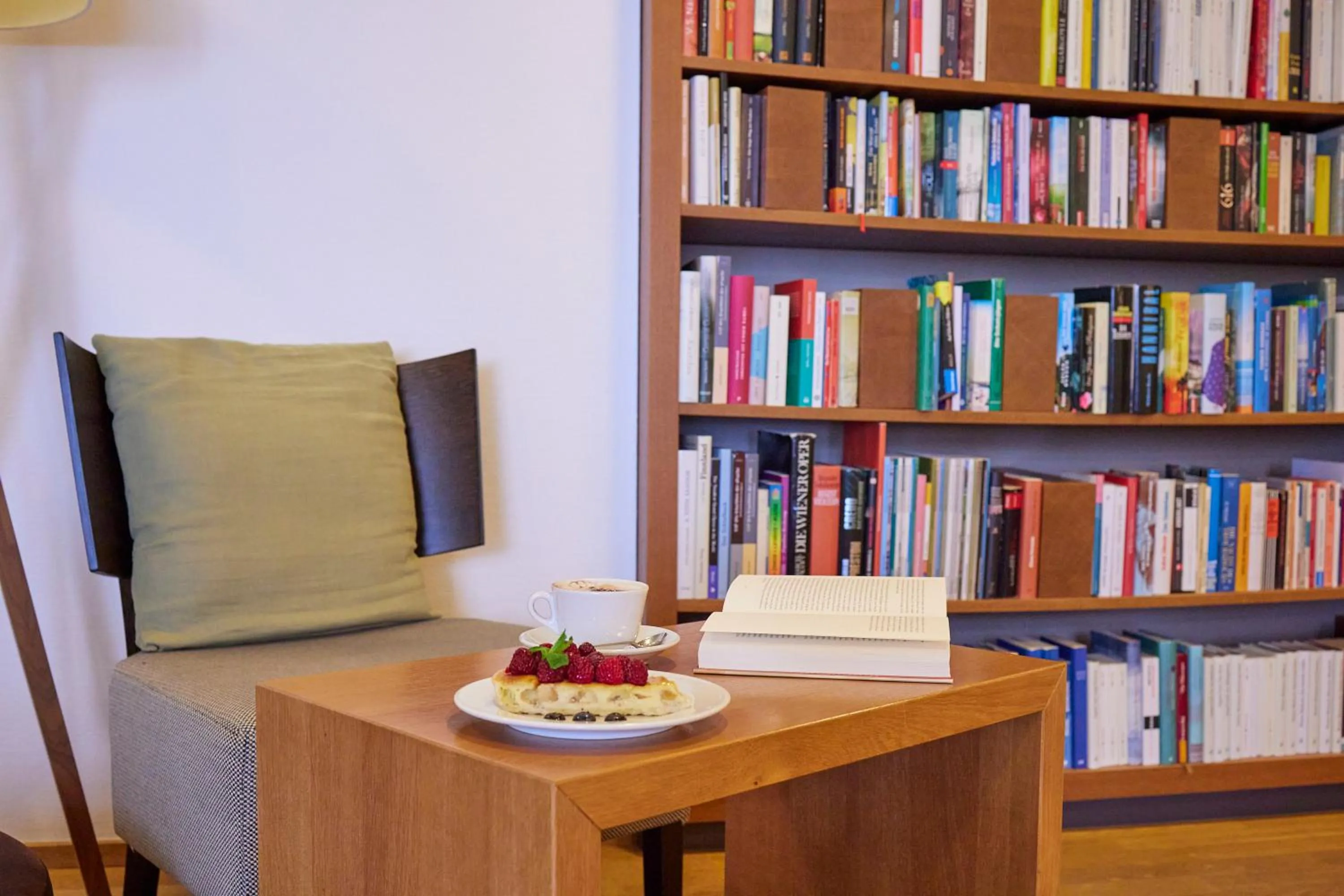 Library in Hotel Boldern