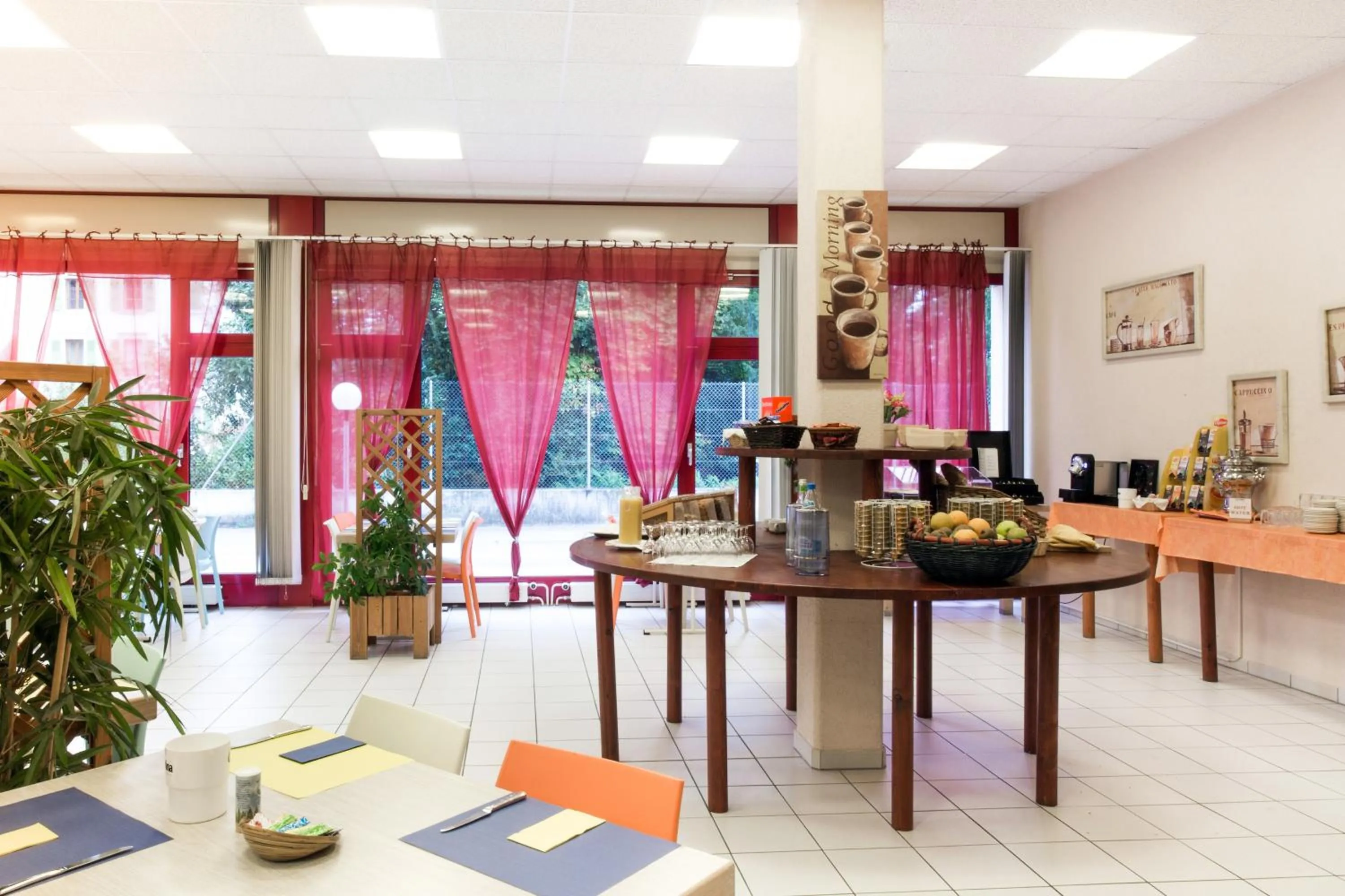 Food and drinks in Hotel Le Cedre